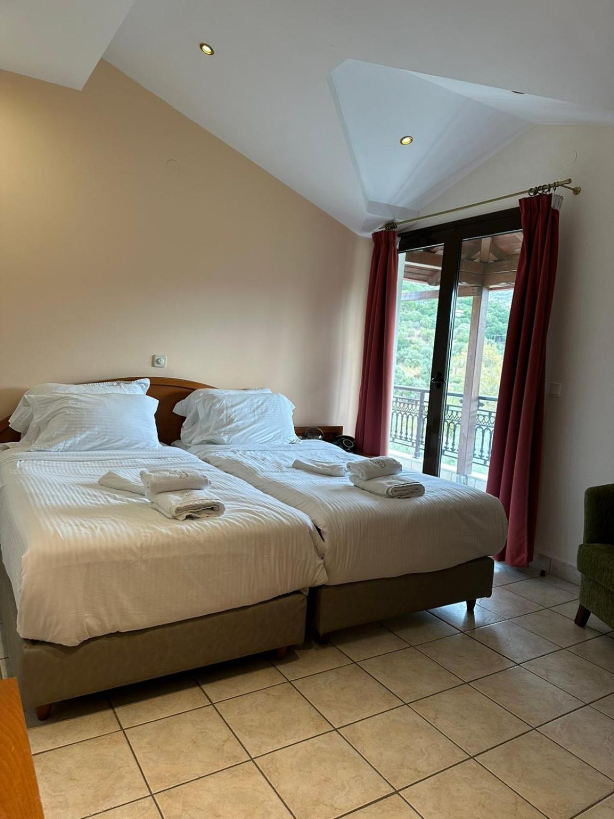 Large Double or Twin Room photo 2