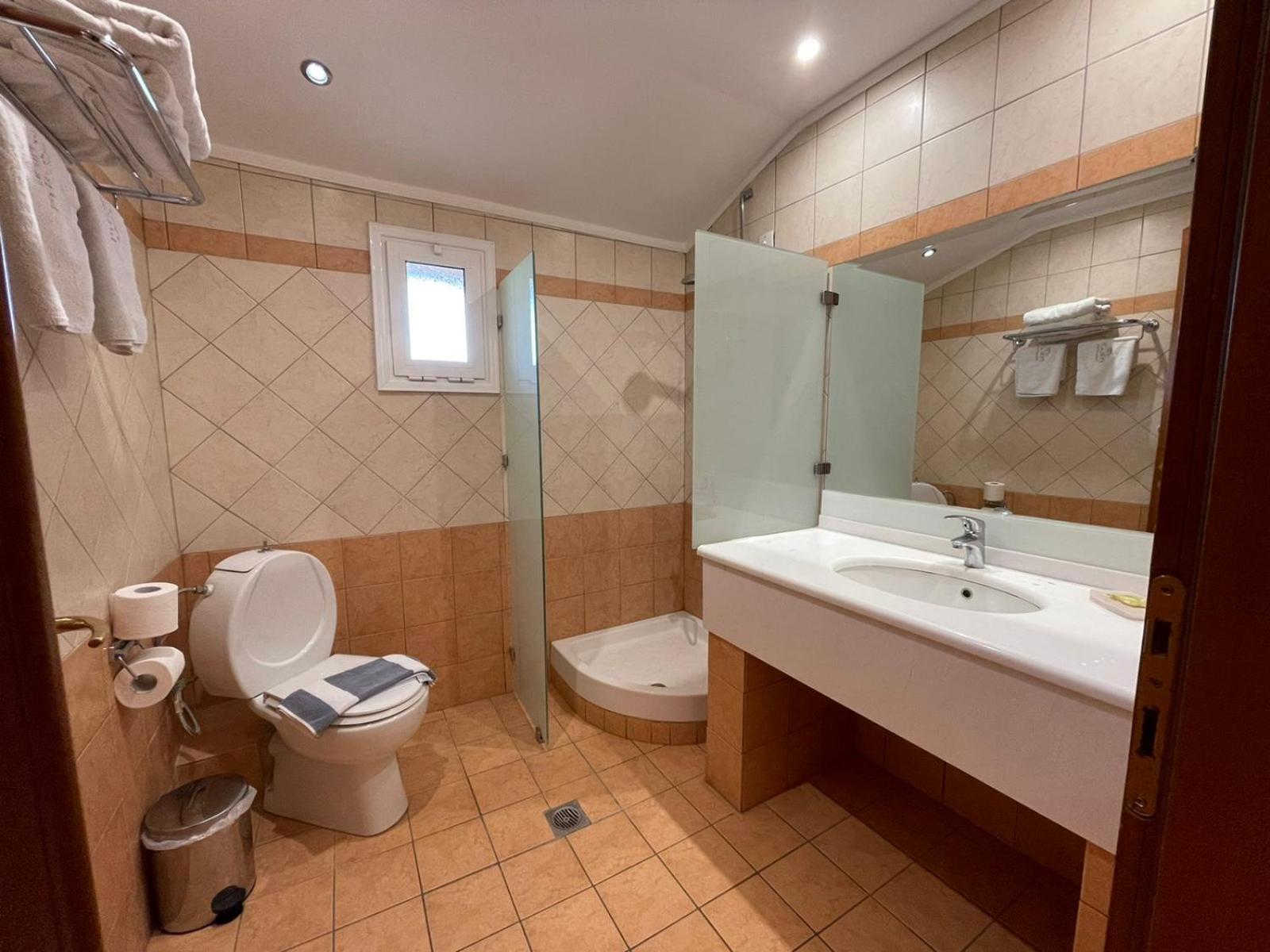 Large Double or Twin Room photo 3