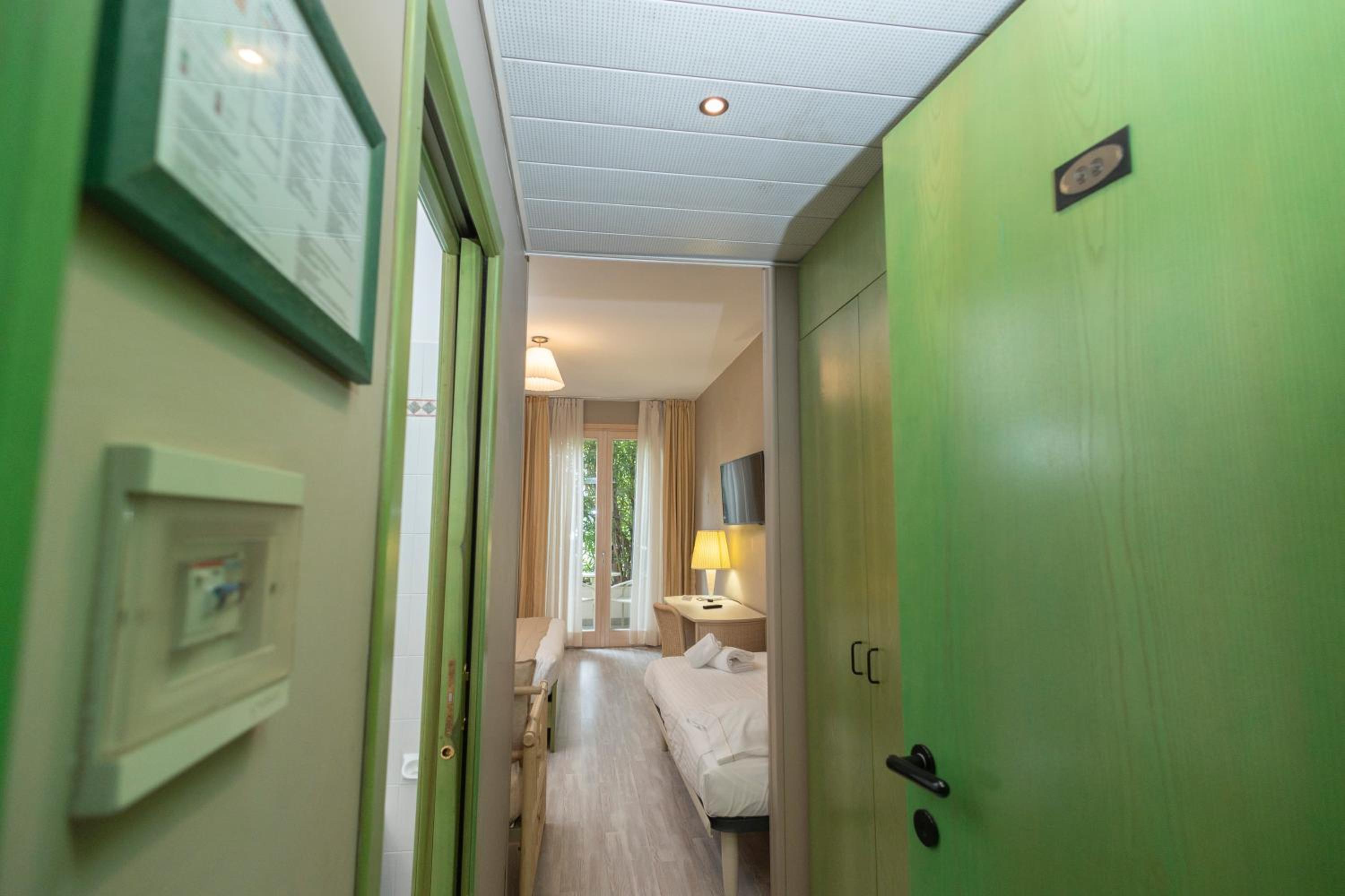 Standard Family Room - Photo 7