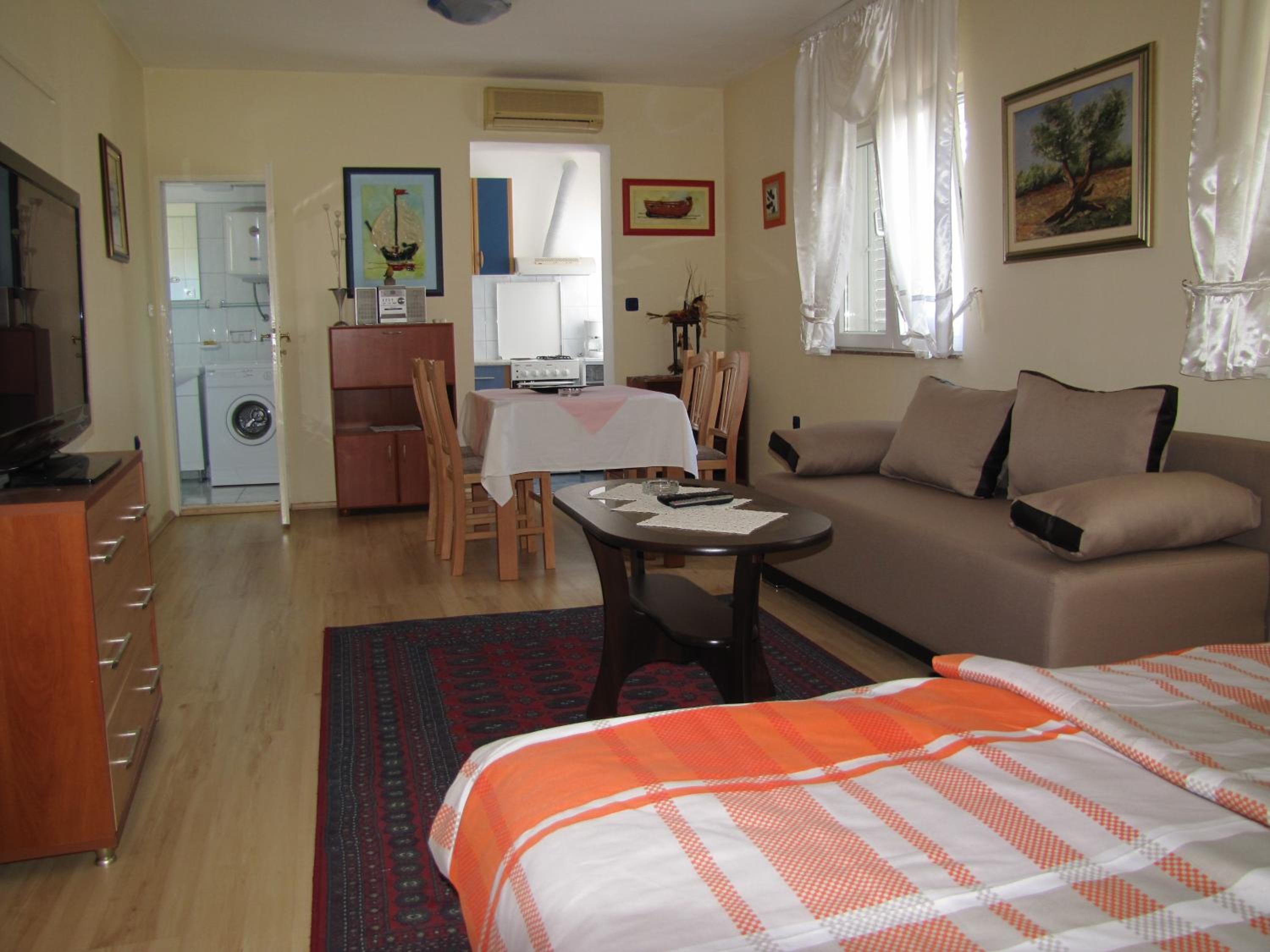 One-Bedroom Apartment photo 3