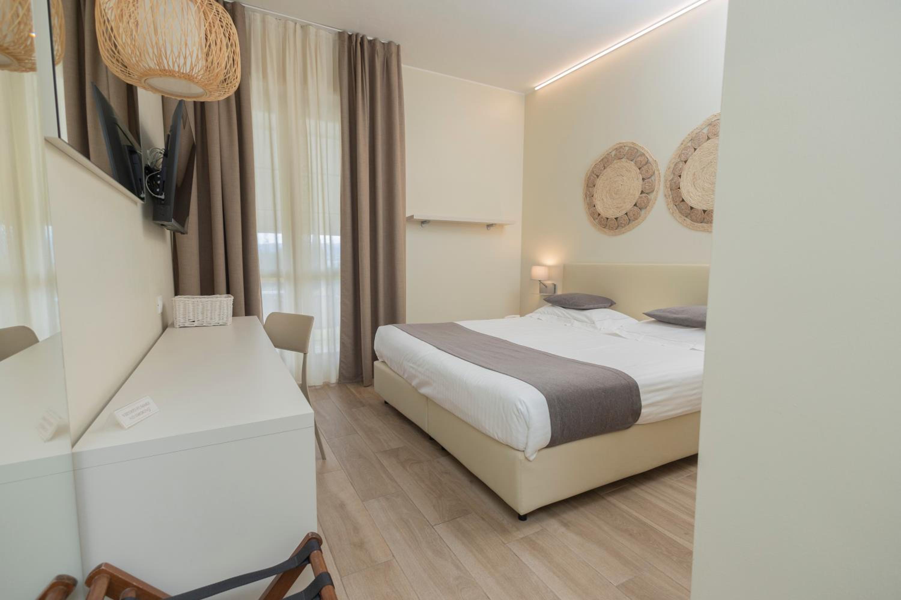 Comfort Double with Balcony and lake view - Photo 2