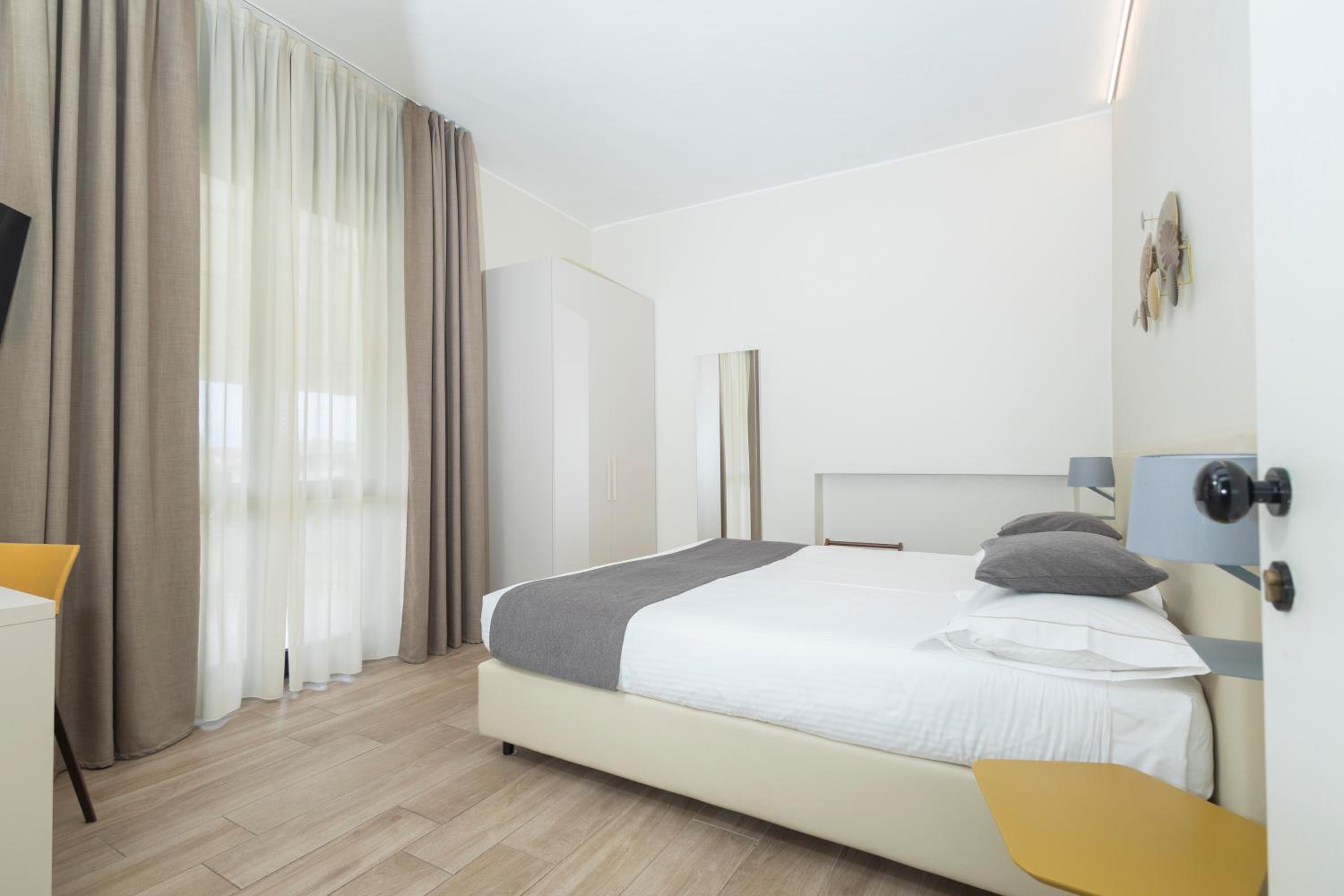 Comfort Double with Balcony and lake view - Photo 7