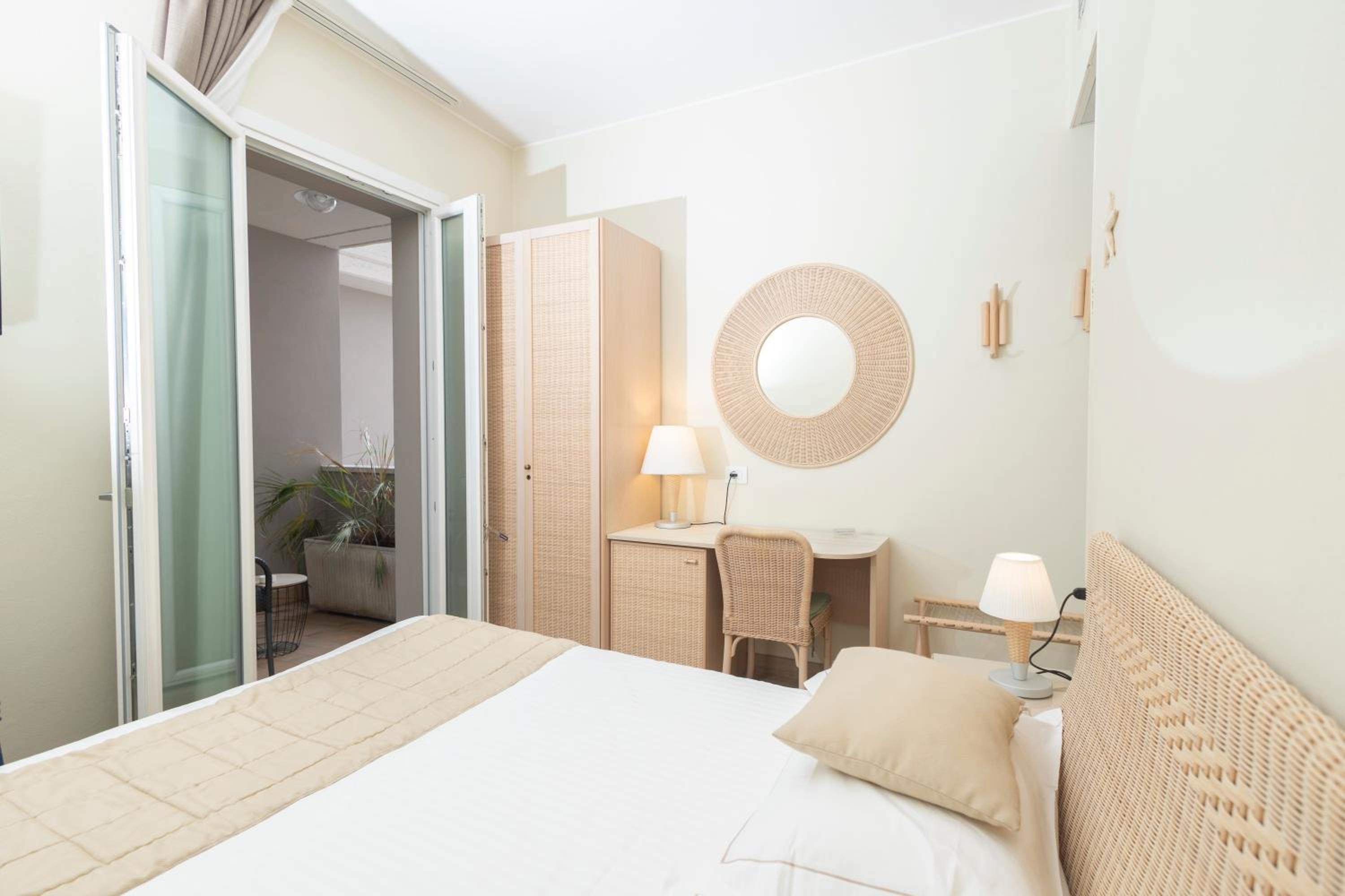 Standard Double Room photo 3