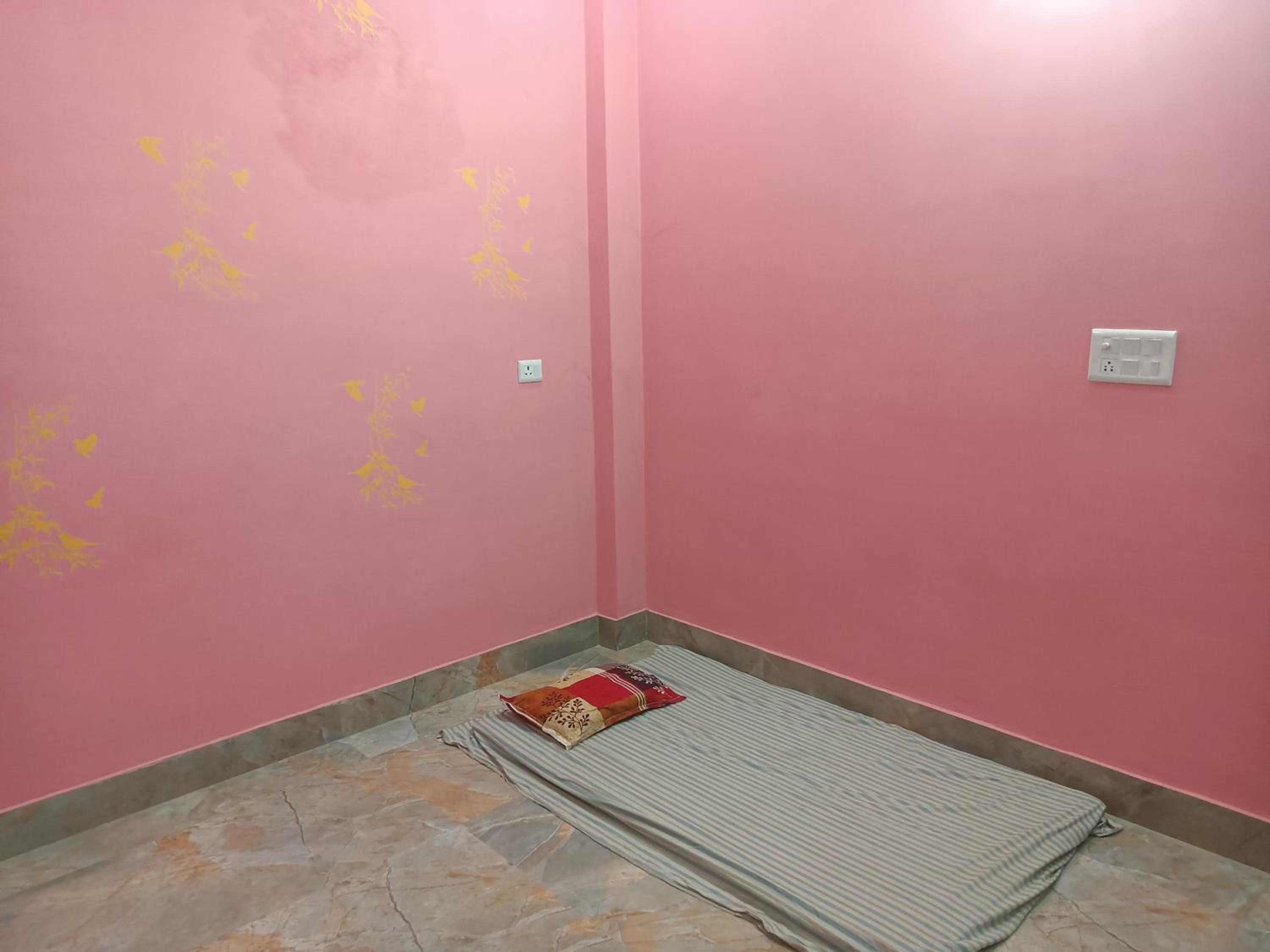Single Room with Bathroom photo 2