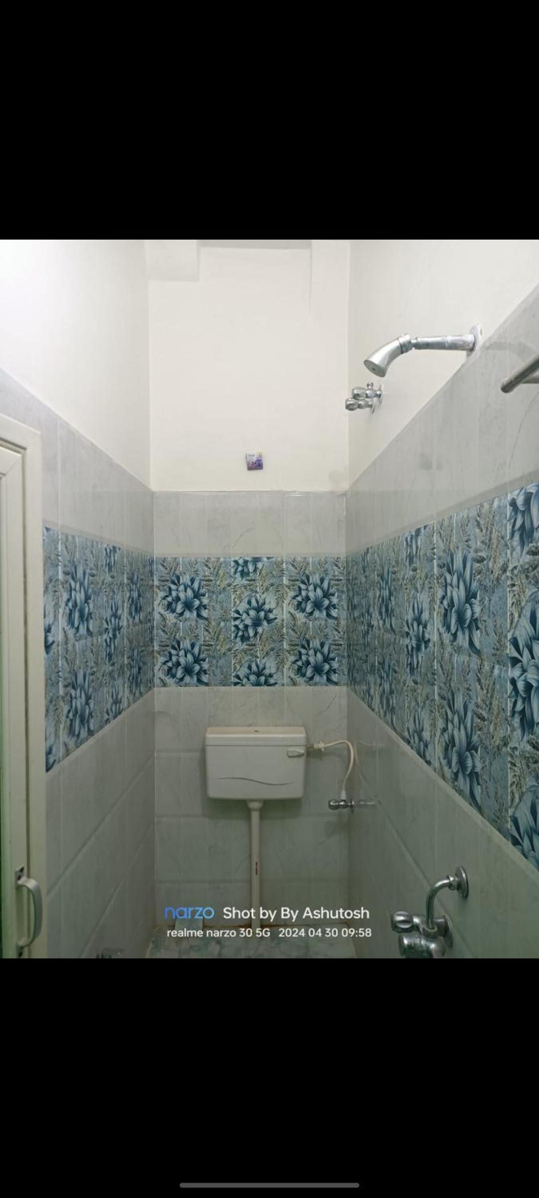 Single Room with Bathroom photo 1