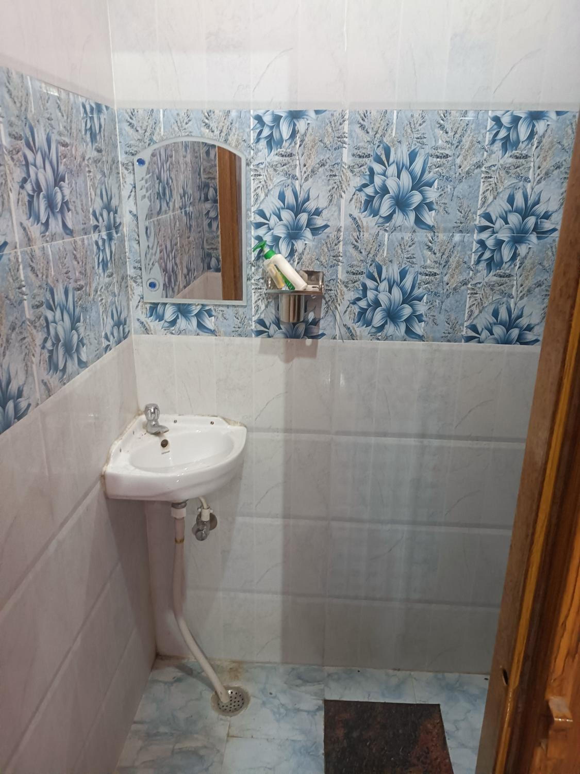 Single Room with Bathroom photo 3
