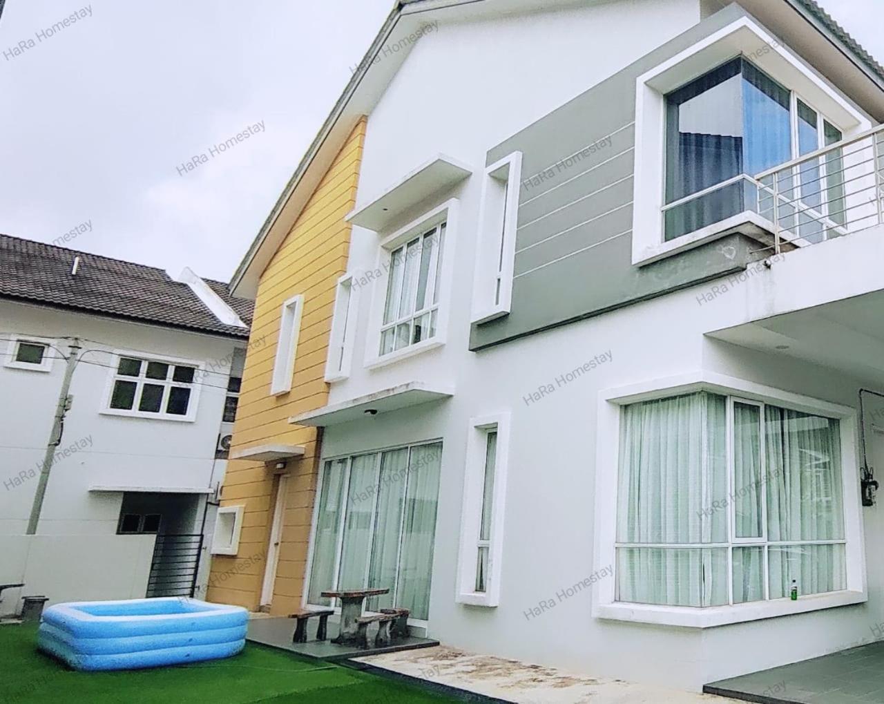 Four-Bedroom House photo 2