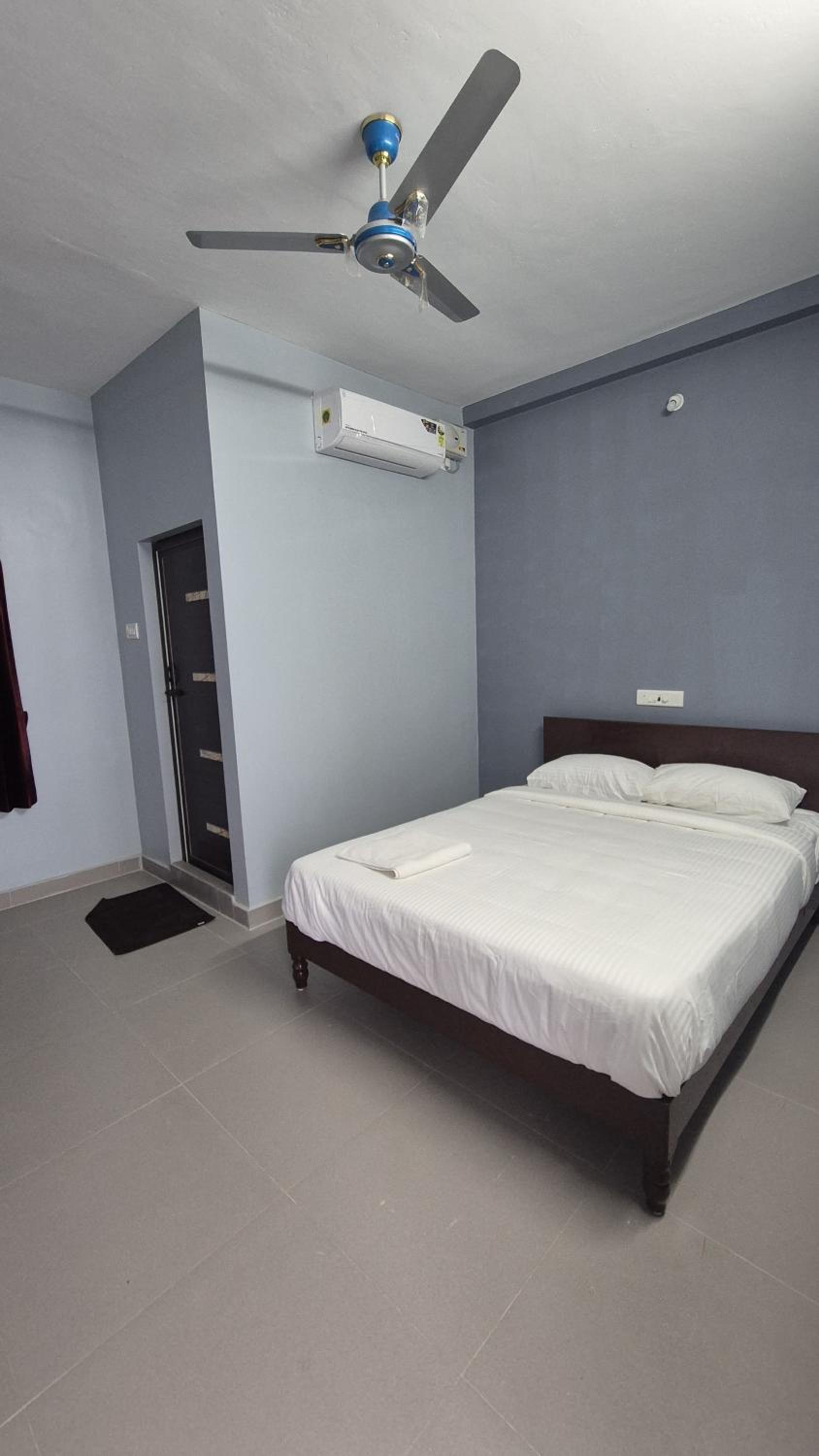 Budget Double Room photo 2