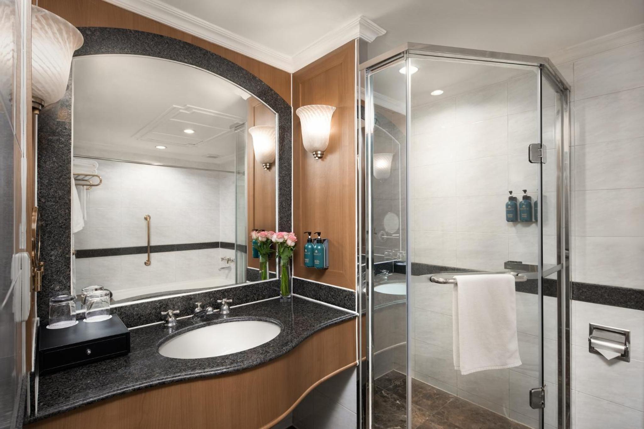 King Suite - Photo 2