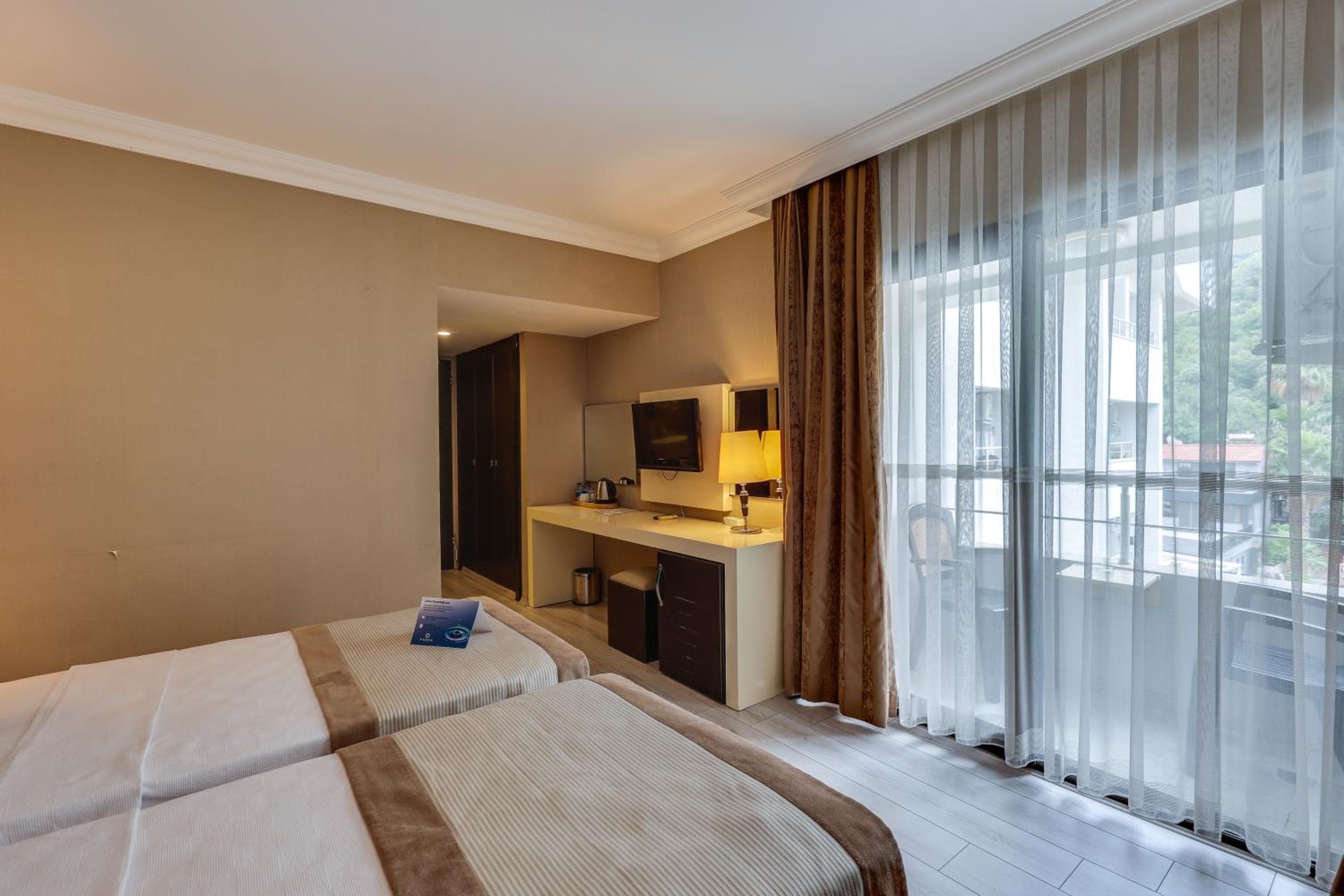 Double or Twin Room with City View photo 1