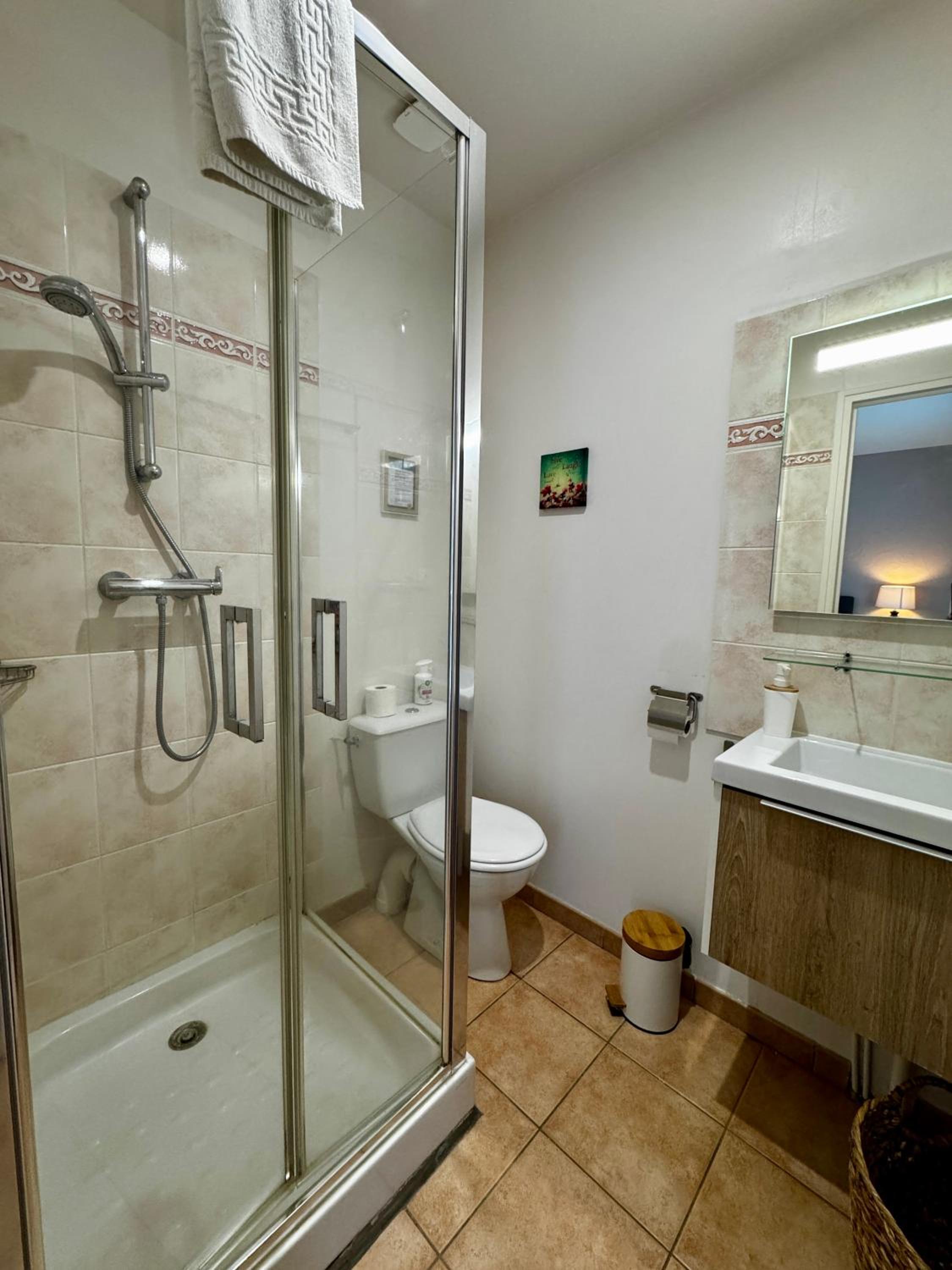 Double Room - Photo 8