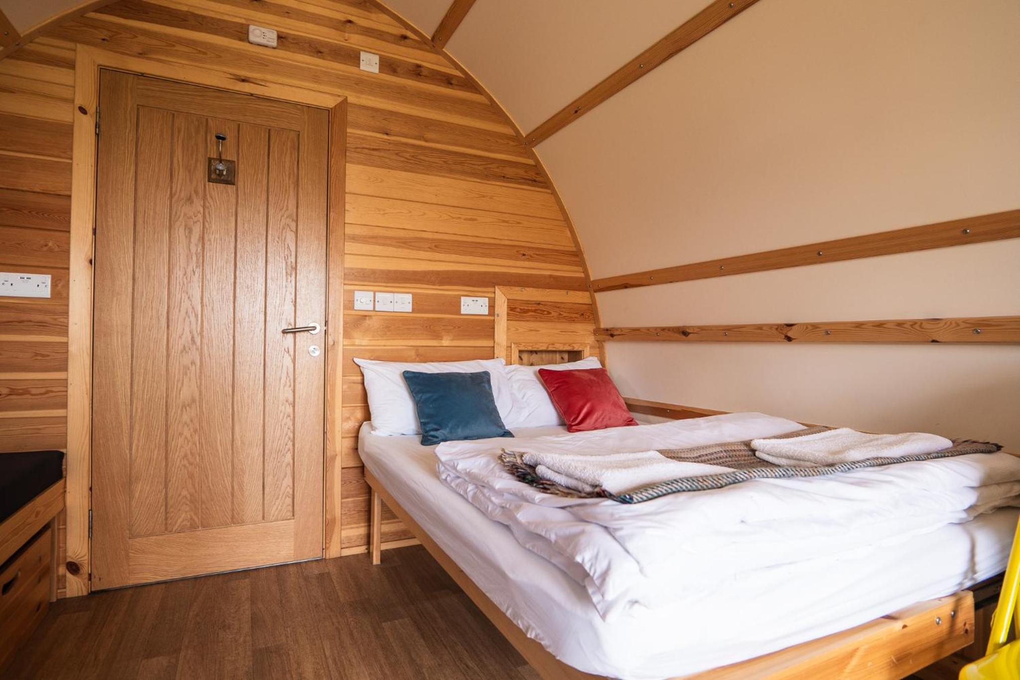 Large Stepless Cabin - Without Hot Tub photo 3