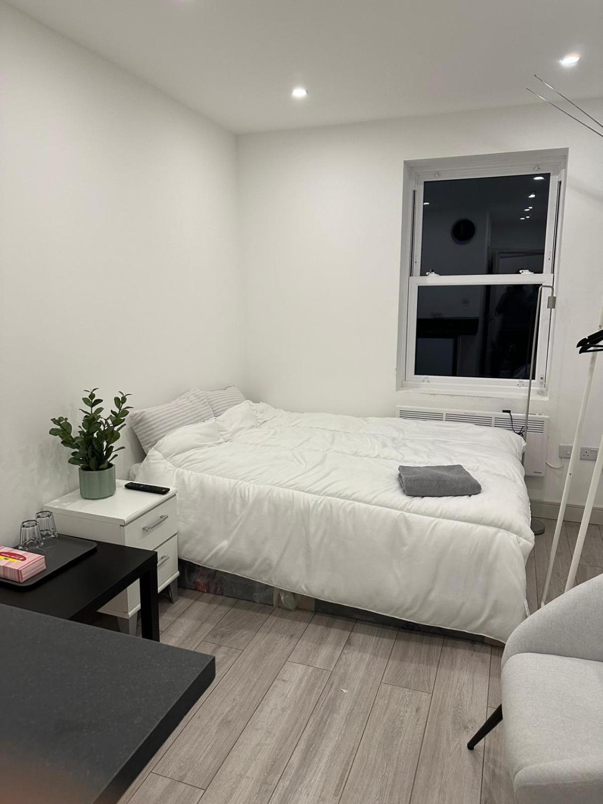 One-Bedroom Apartment photo 1