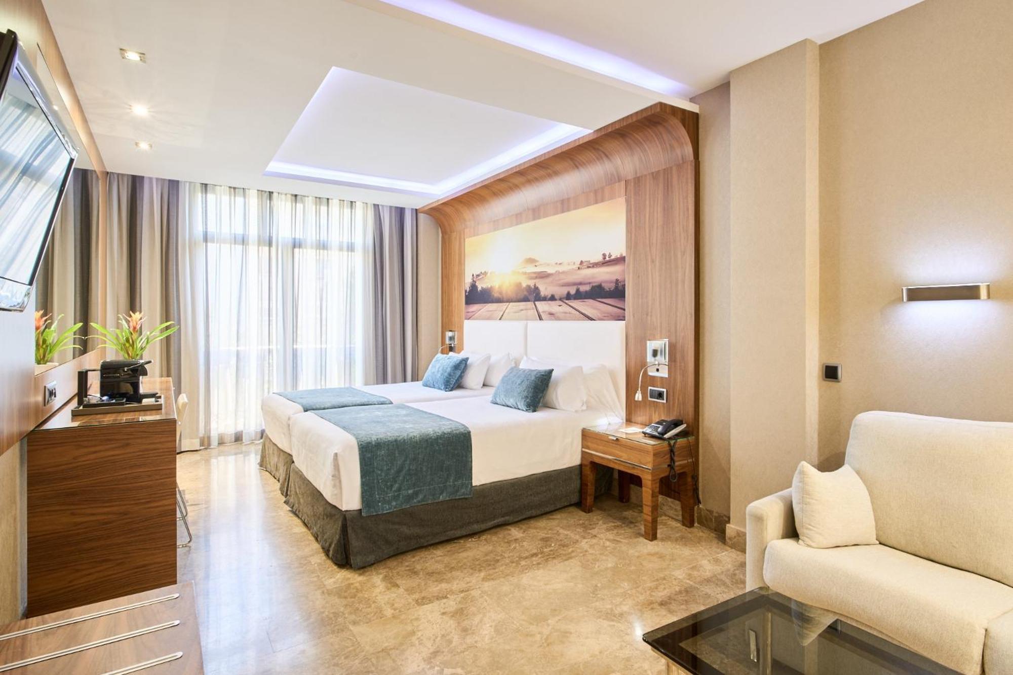 Double or Twin Room - Photo 7