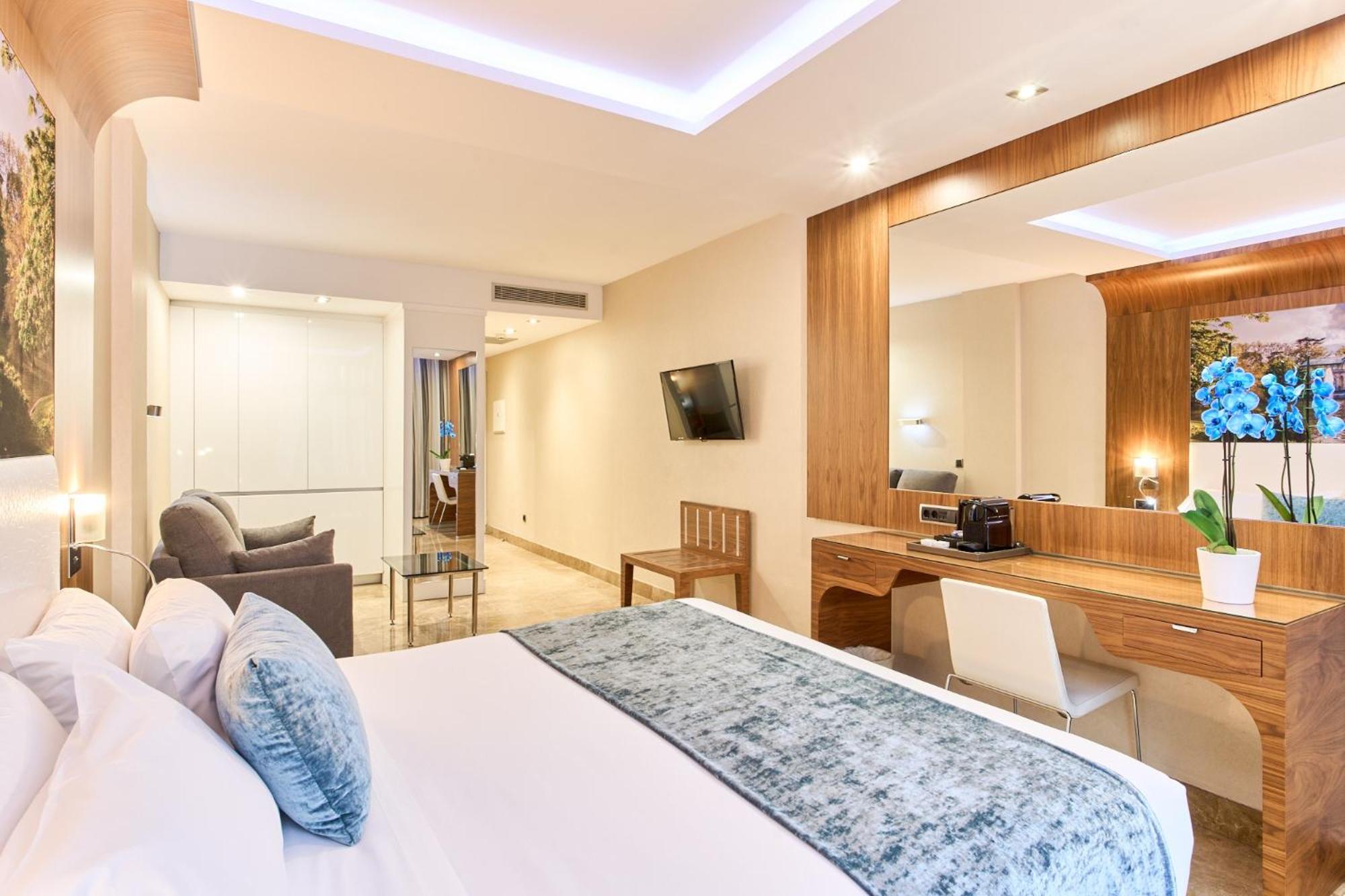 Double or Twin Room - Photo 4