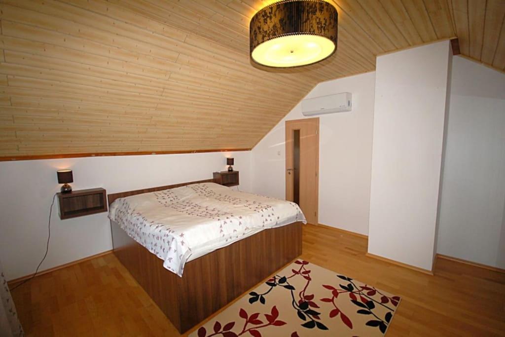 Villa photo 1