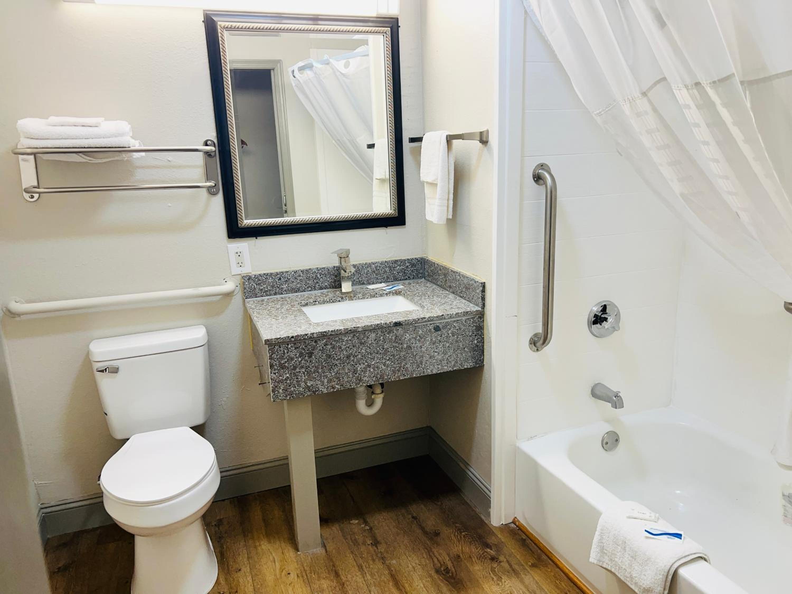 2 Full Beds Accessible Non - Smoking photo 3