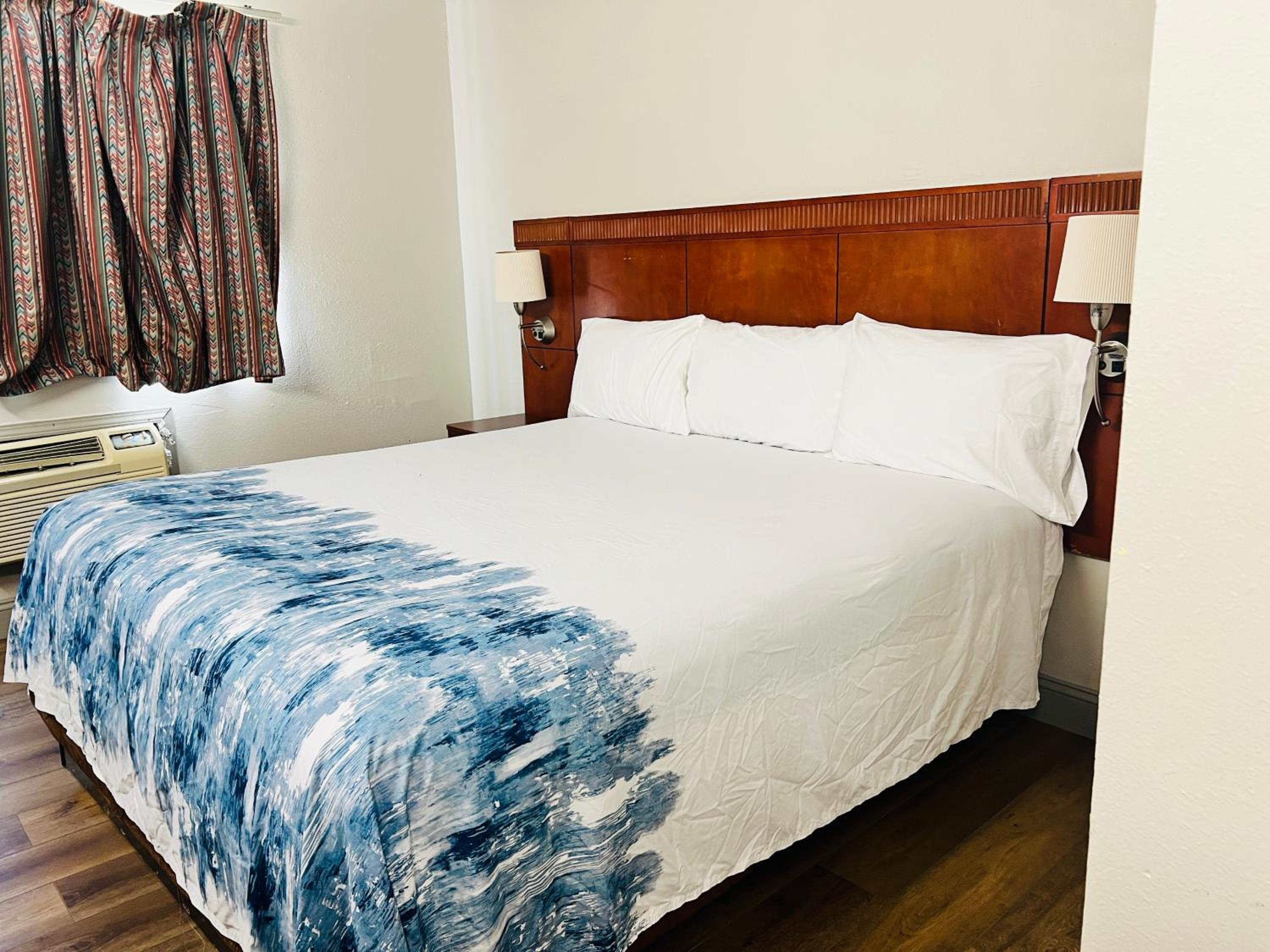 King Bed Non-Smoking photo 1