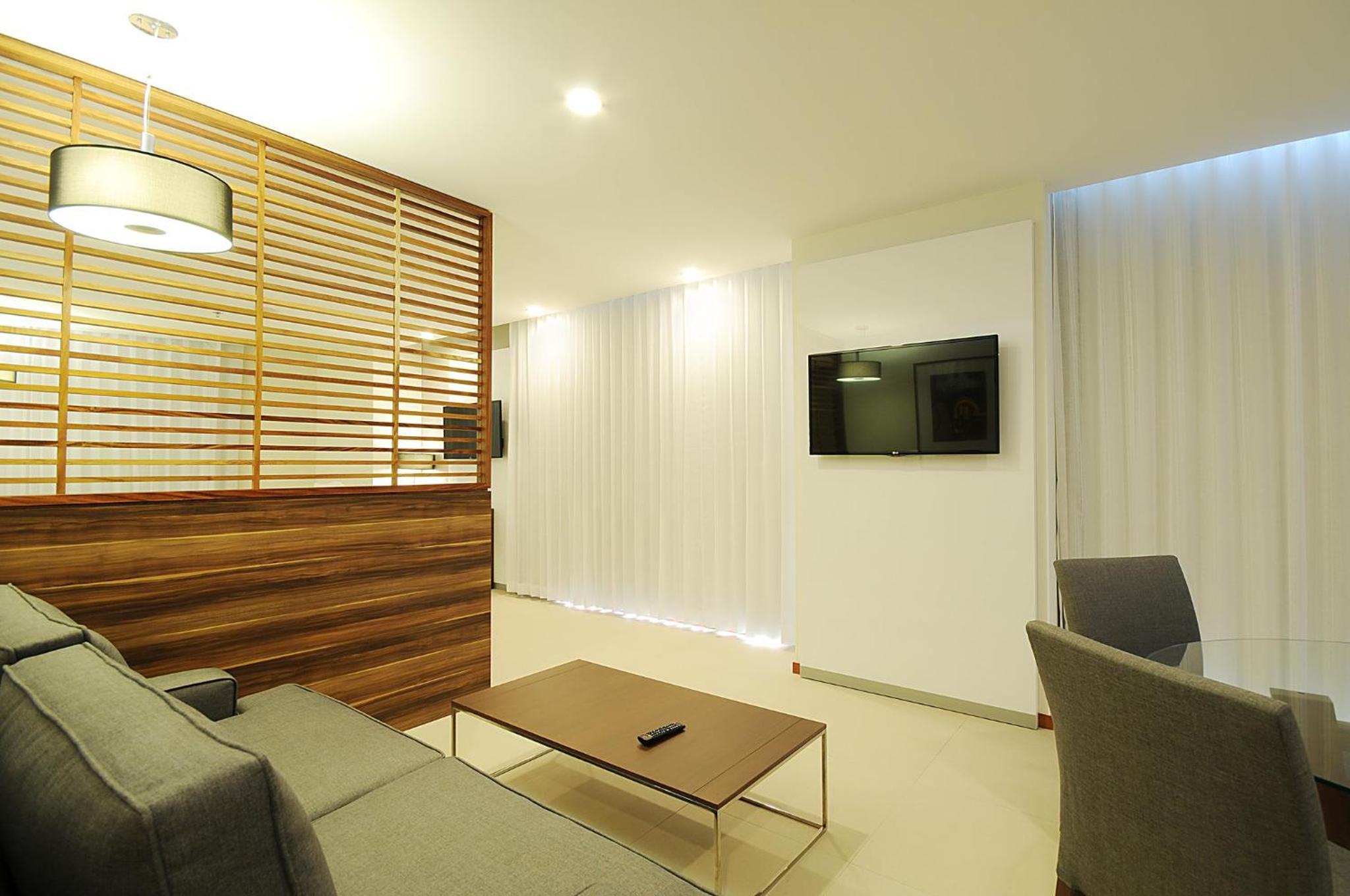 King Suite with Balcony and City View photo 3