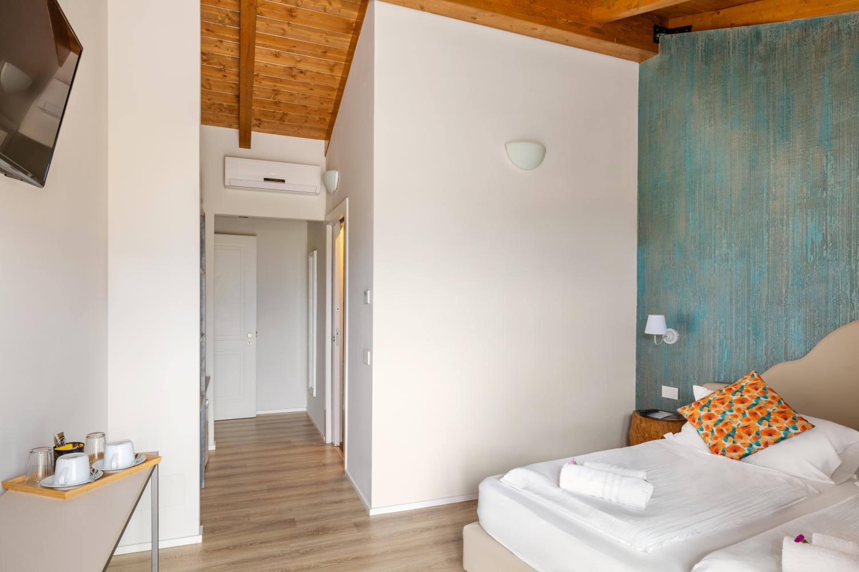 Double Room with Lake View photo 2