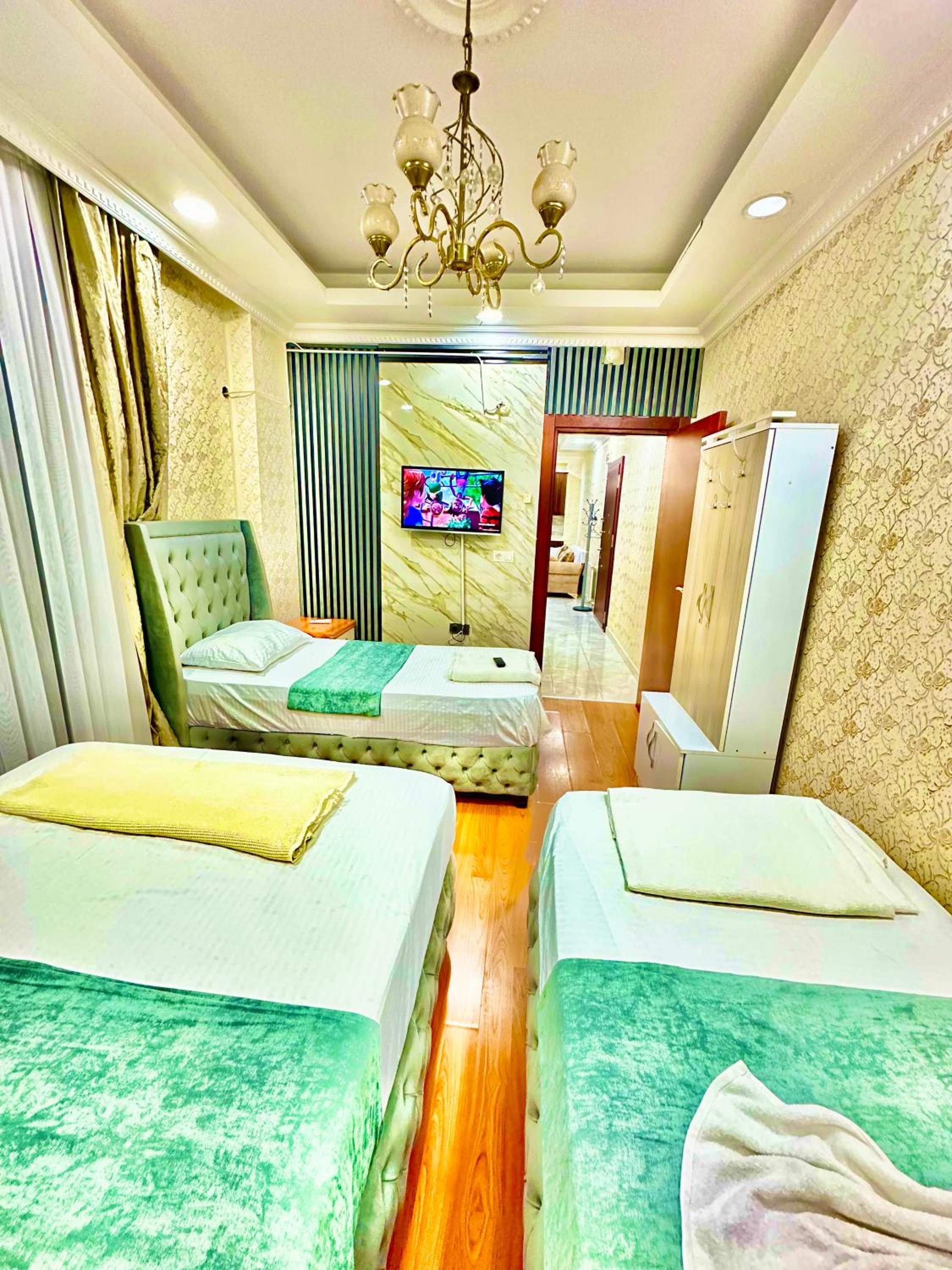 Deluxe King Suite photo 1
