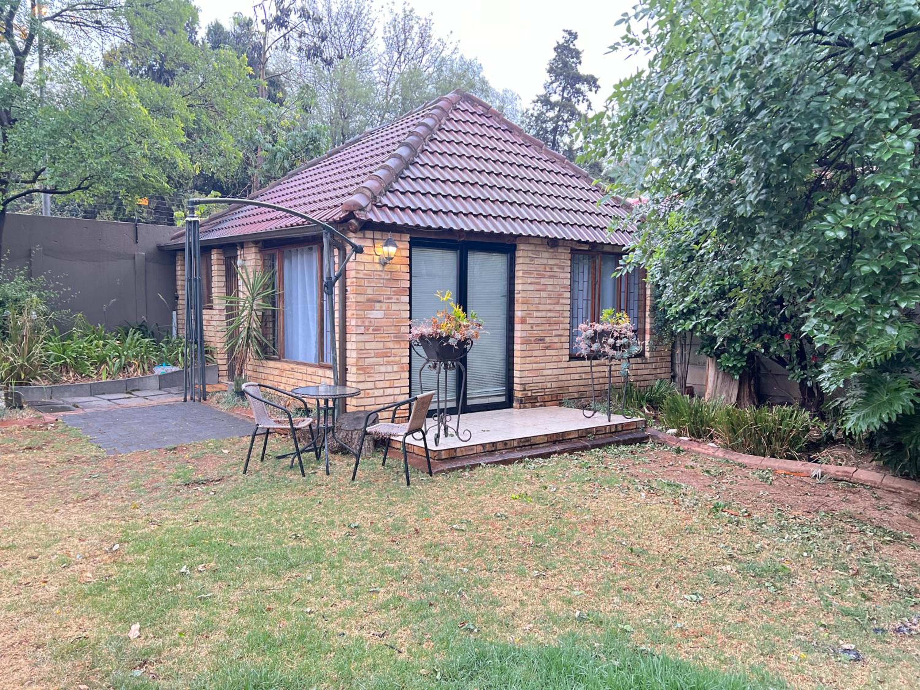 Four-Bedroom House photo 2