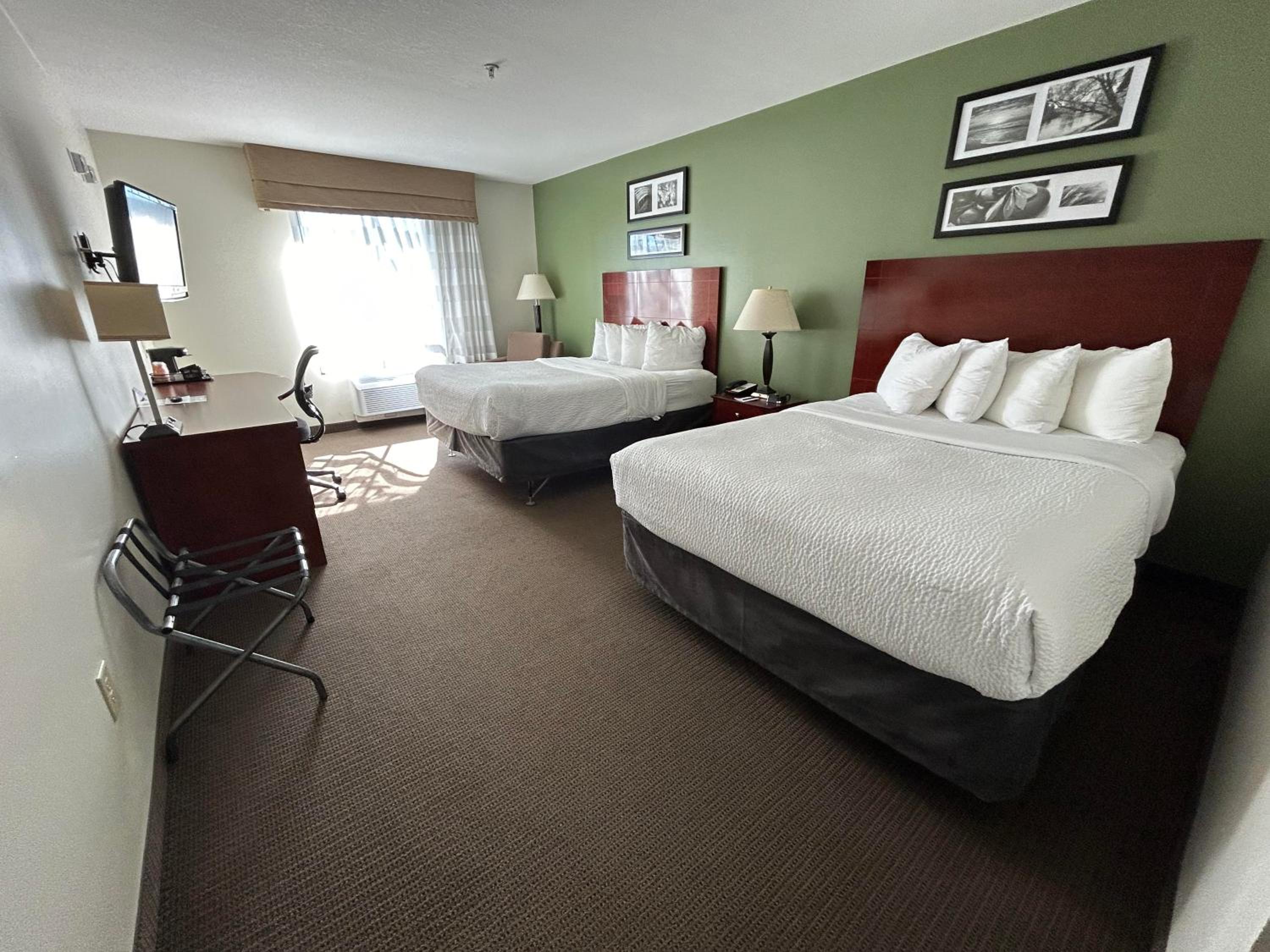 Queen Room with Two Queen Beds - Disability Access/Non-Smoking - Photo 3