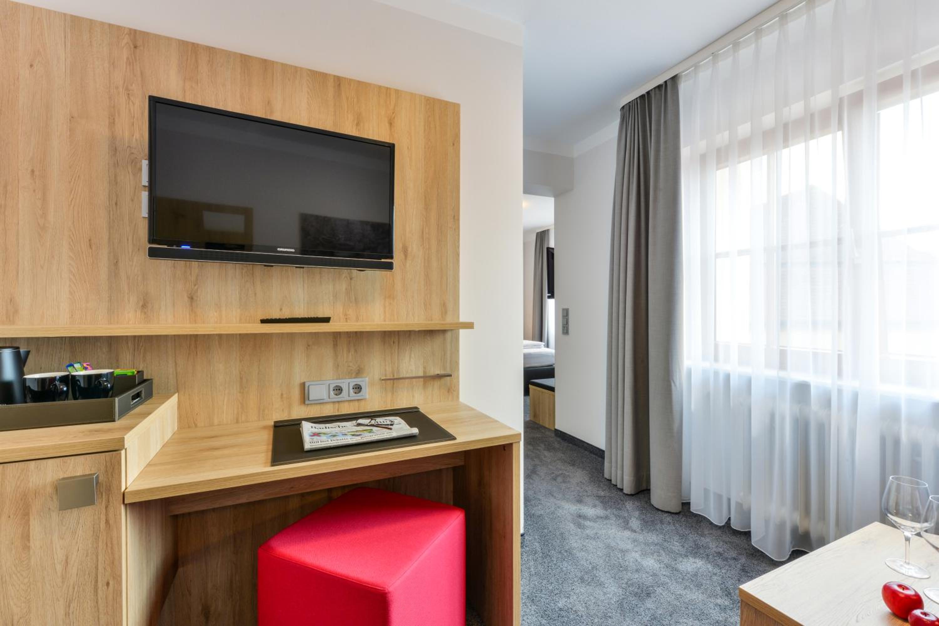 Large Double Room - Photo 3