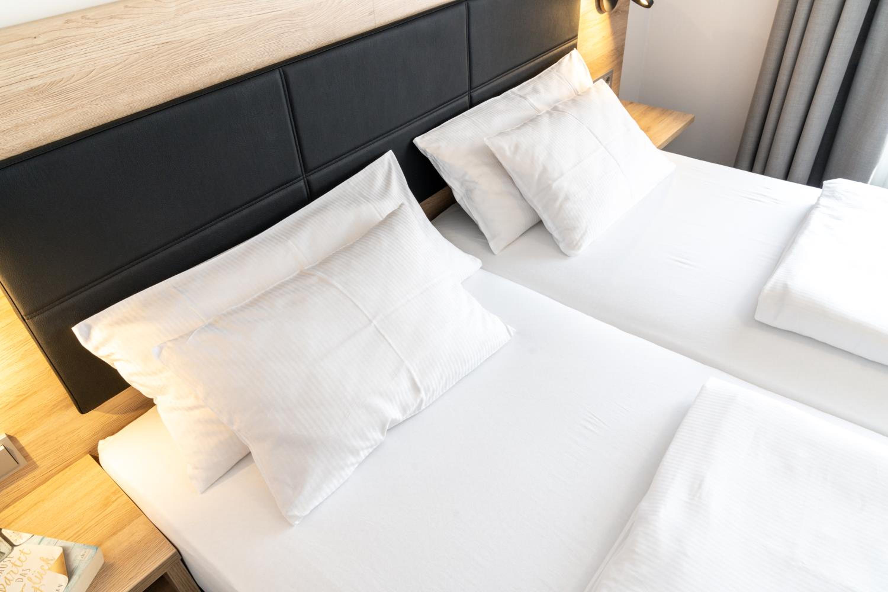 Large Double Room - Photo 2