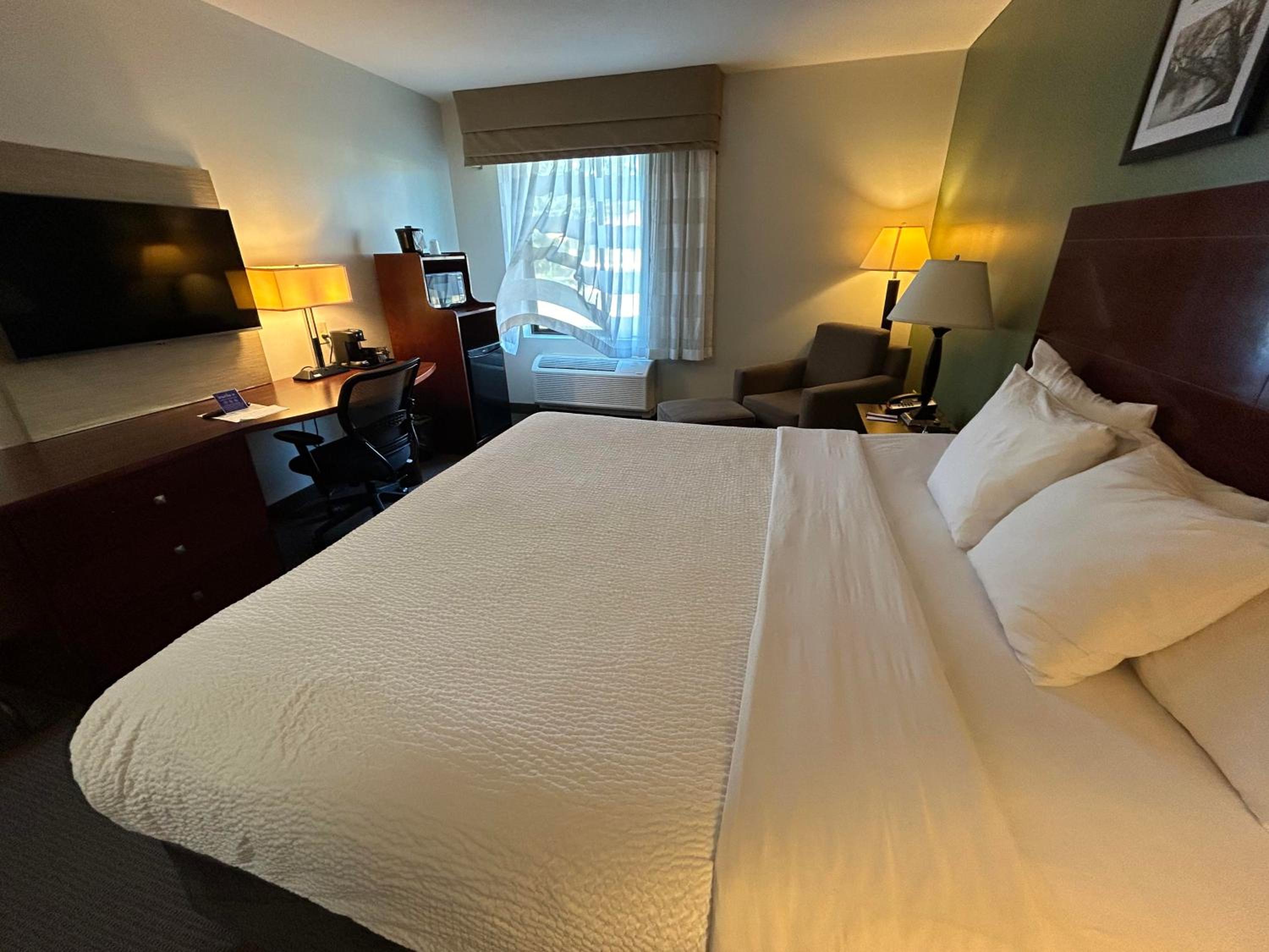 King Room - Non-Smoking - Photo 2