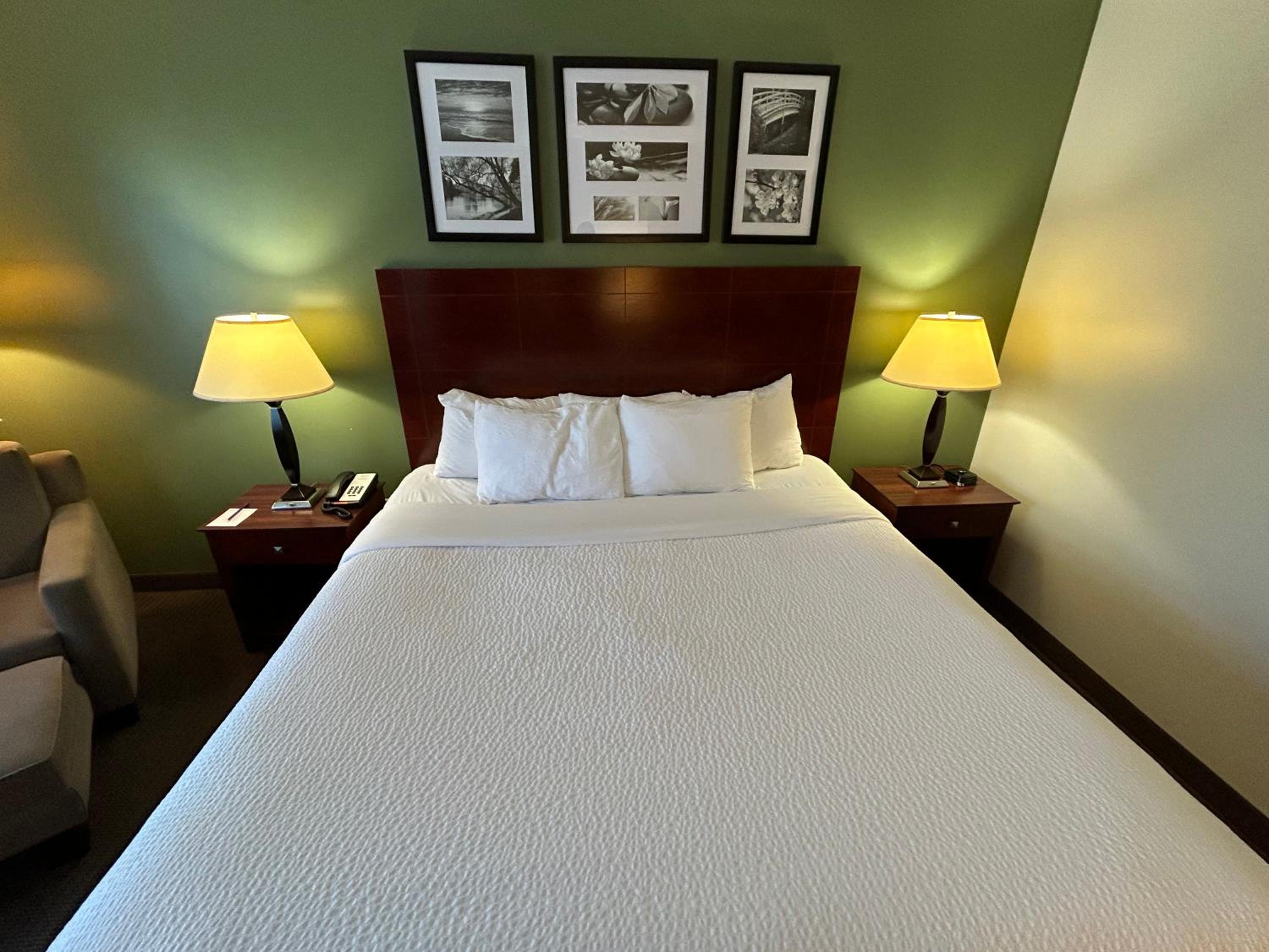 Standard King Room - Non-Smoking  - Photo 5
