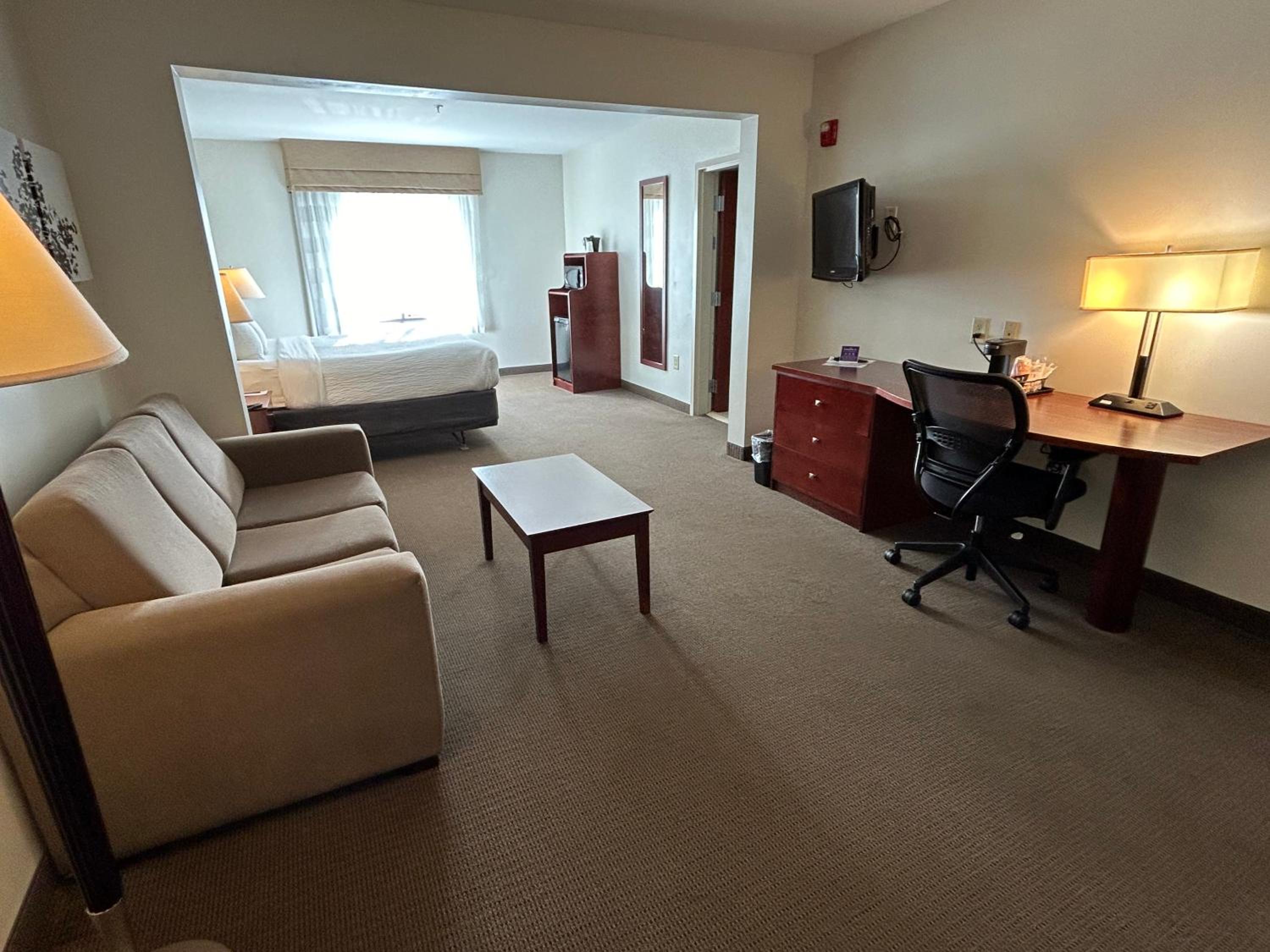 King Suite - Accessible/Non-Smoking photo 1