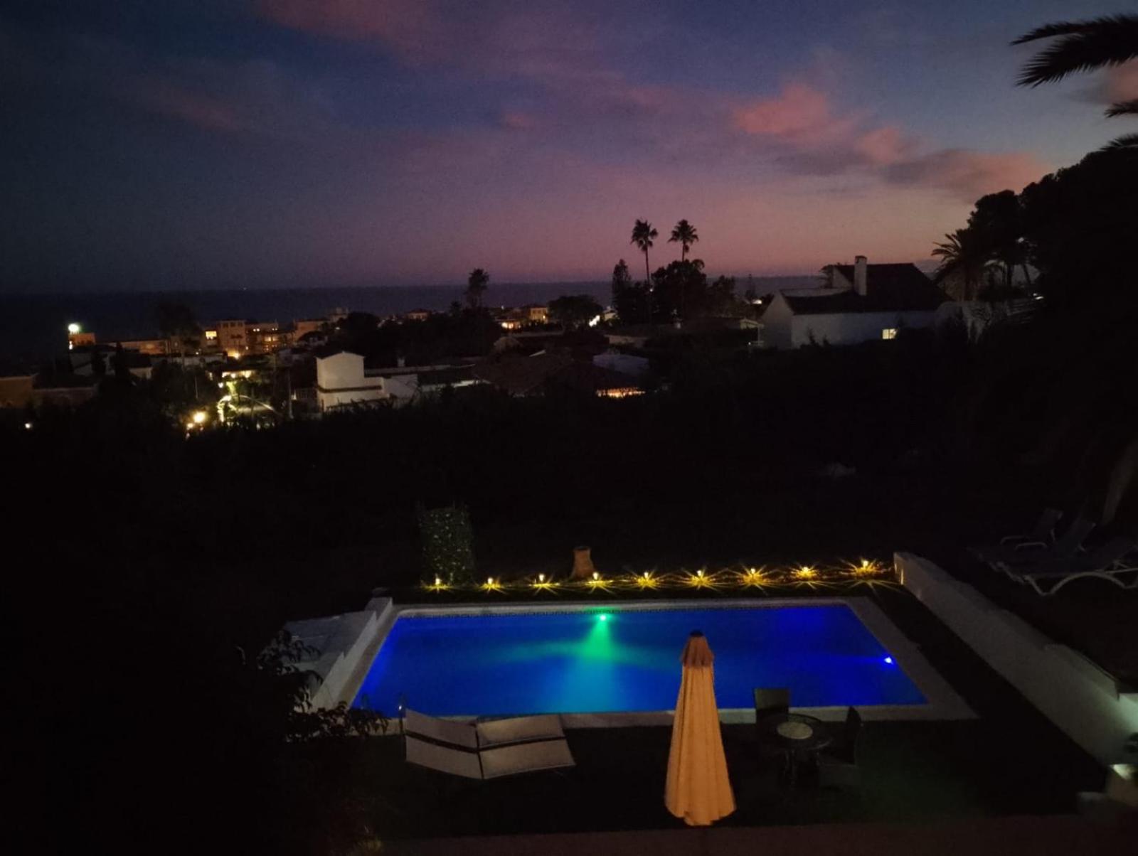 2 Bedroom Apartment with Sea View - Photo 2