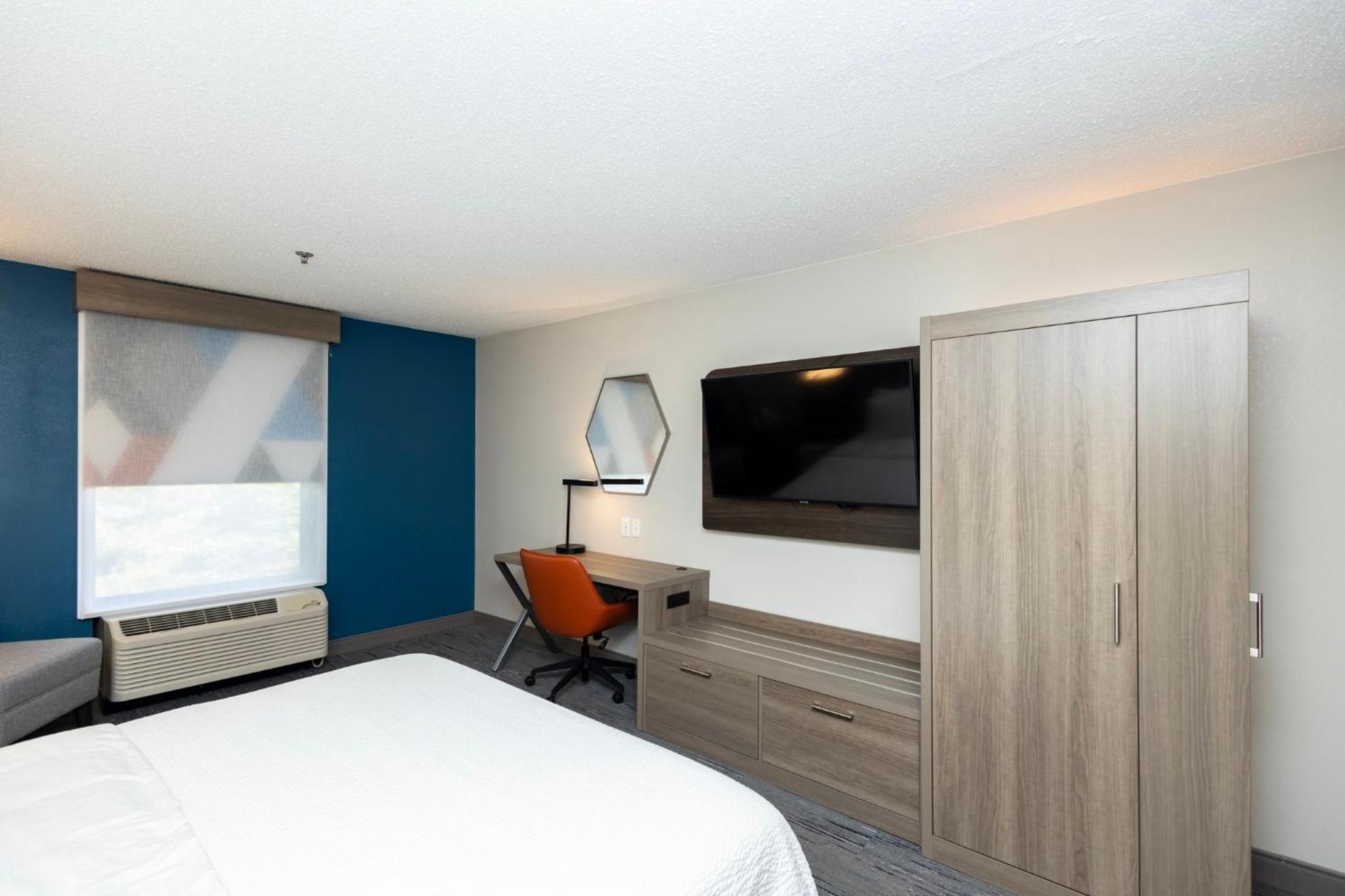 Standard King Room - Communications Accessible - Photo 5