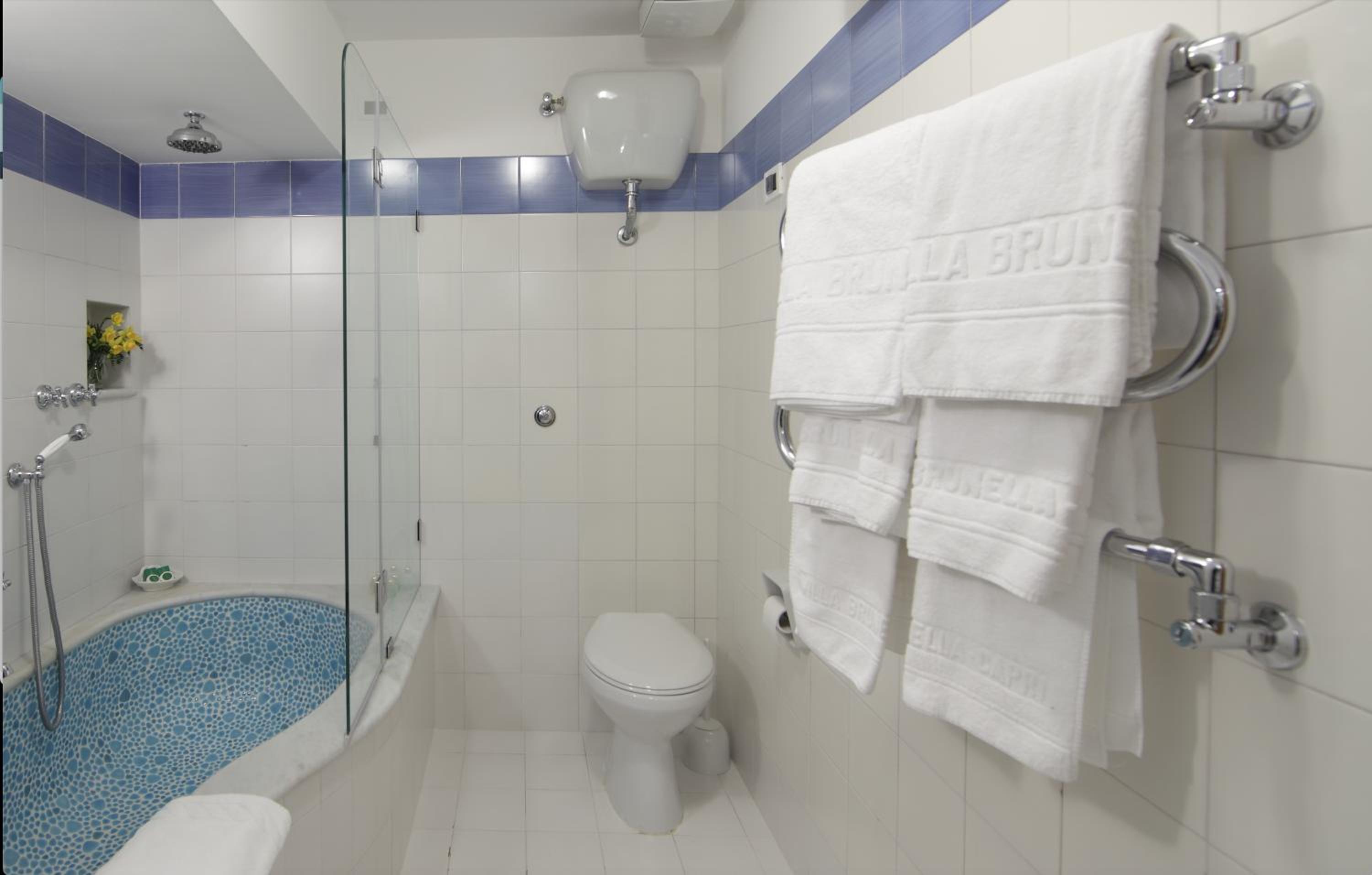 Small Double or Twin Room photo 3