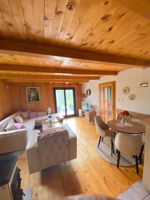 Three-Bedroom House photo 3
