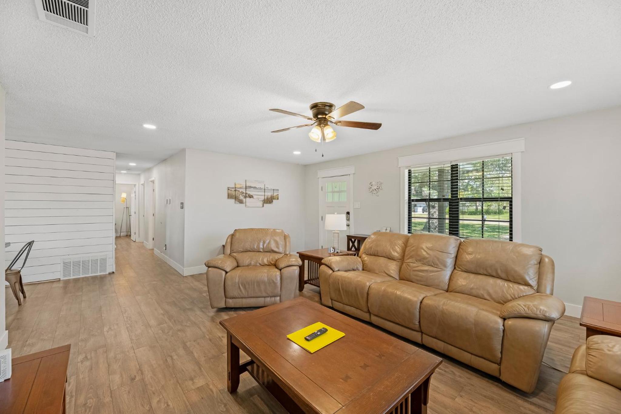 Three-Bedroom House photo 3