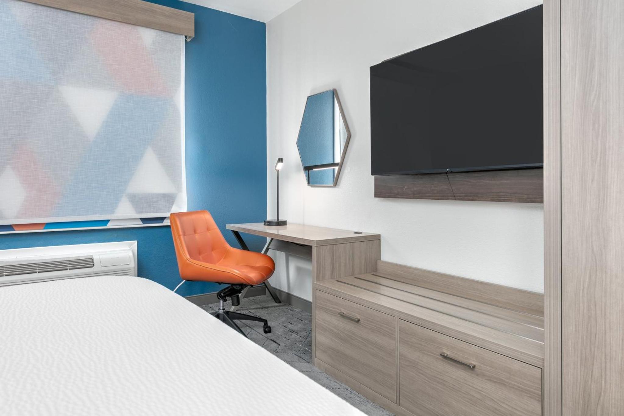 Standard King Room photo 1