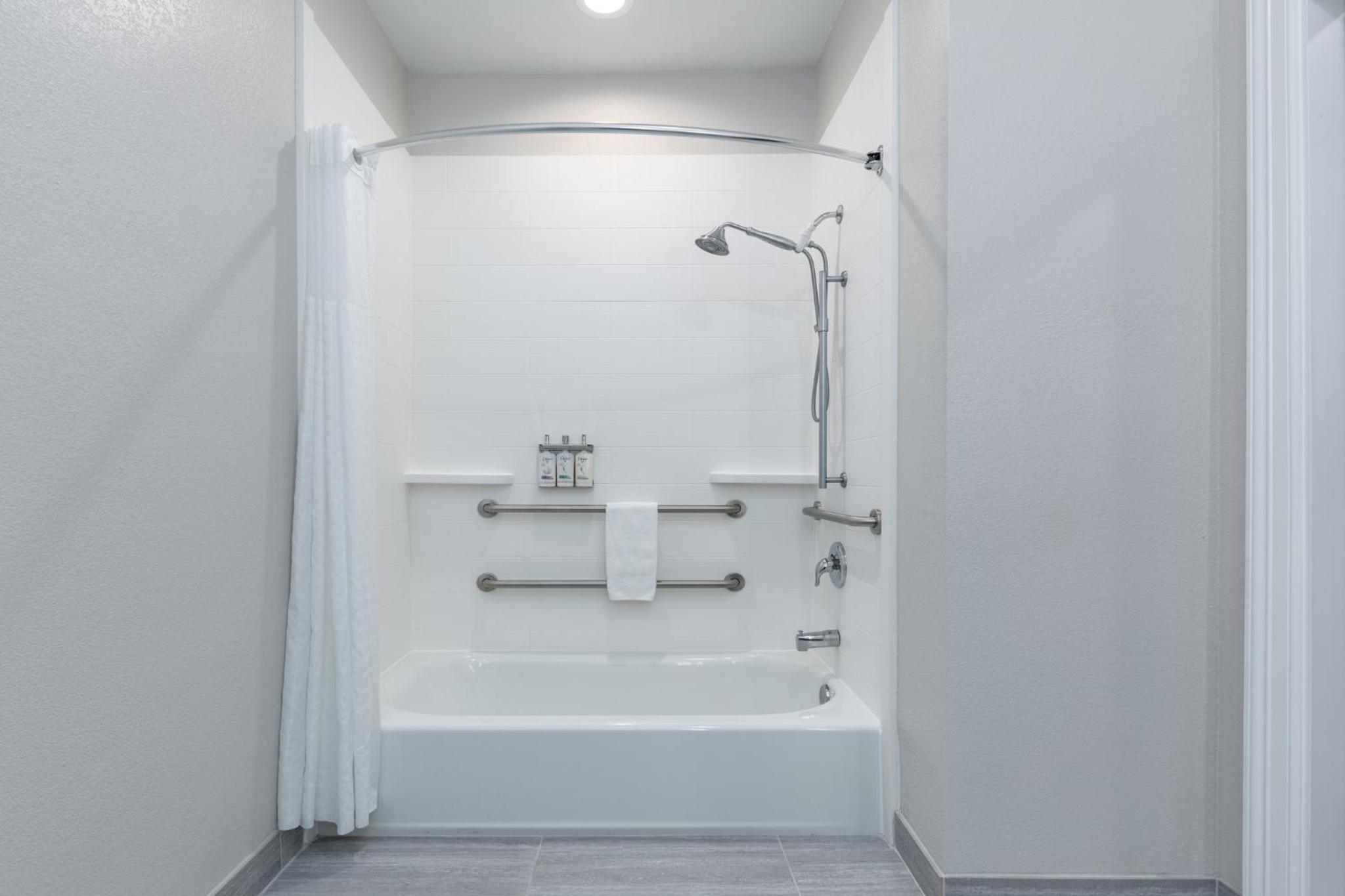 Standard King Room with Mobility Accessible Tub photo 3
