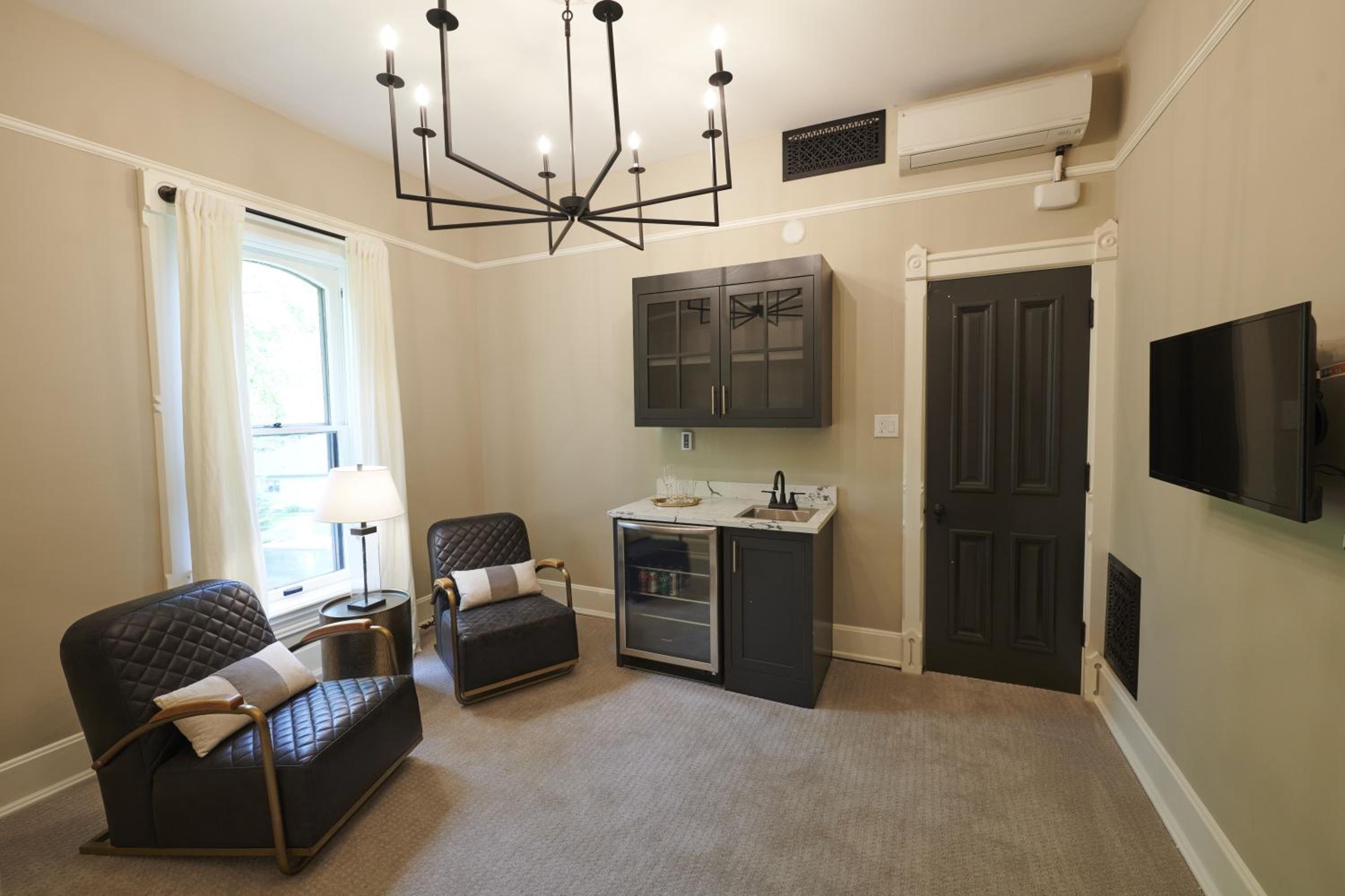 Queen Suite photo 2
