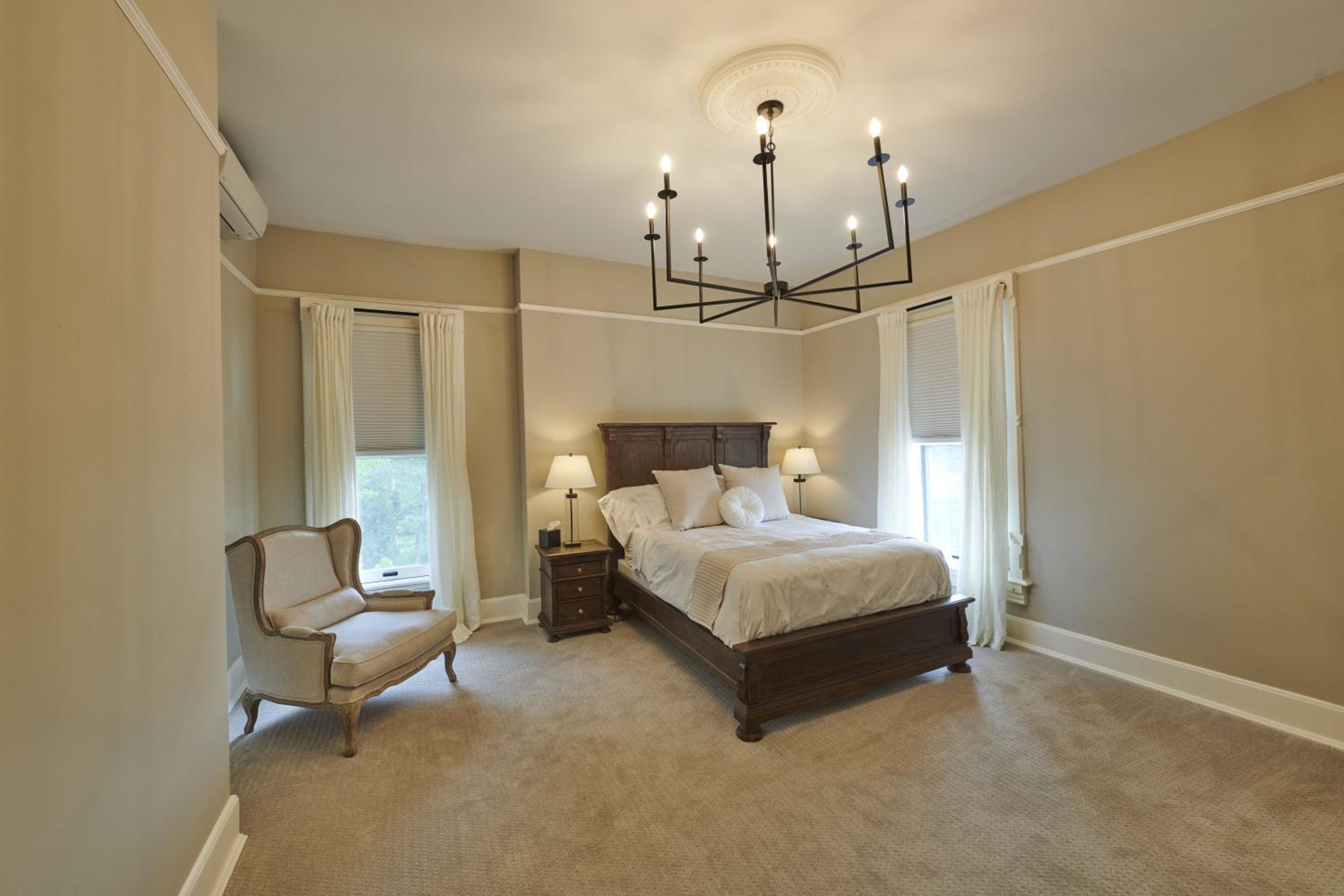 Queen Suite photo 3