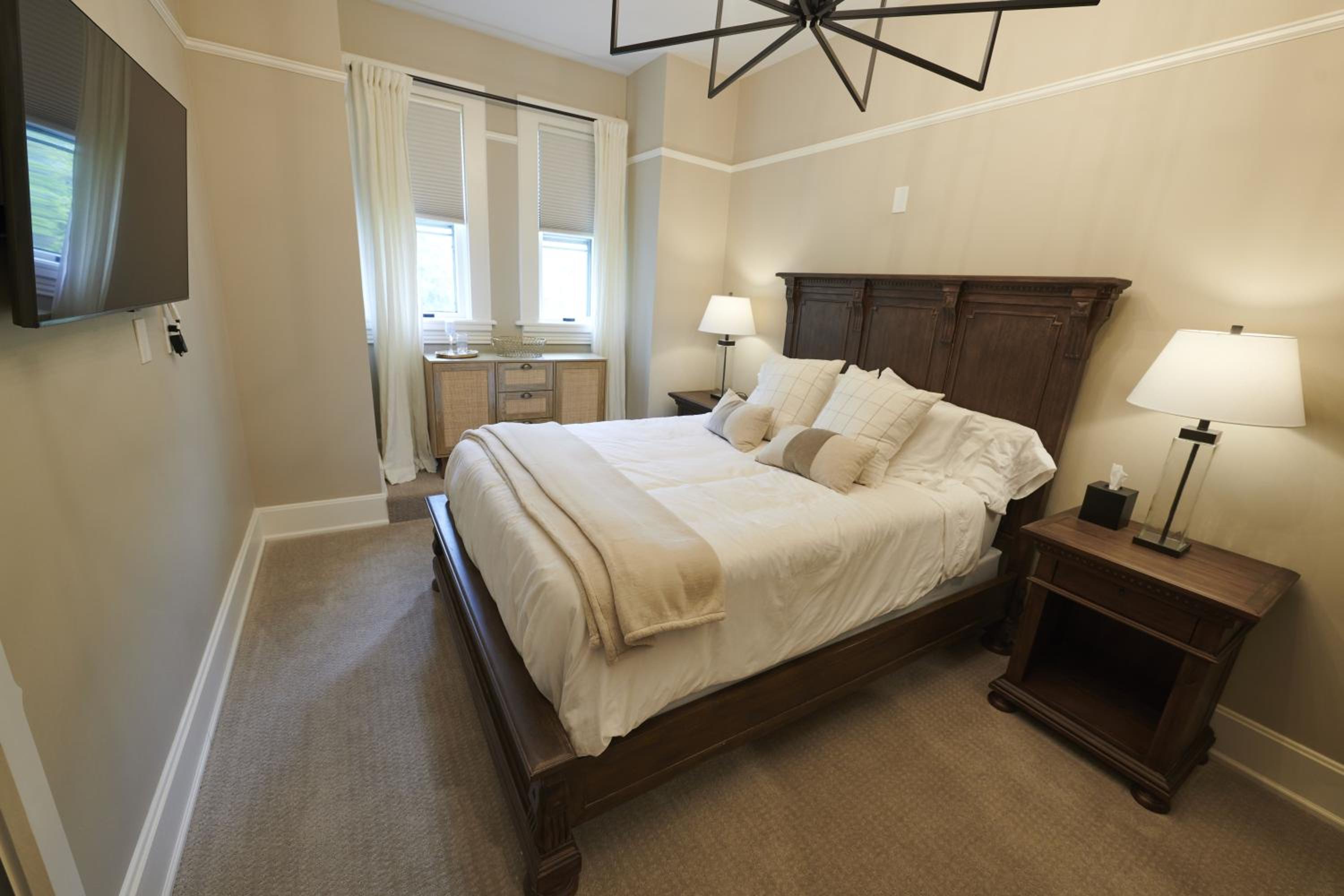 Queen Room photo 1