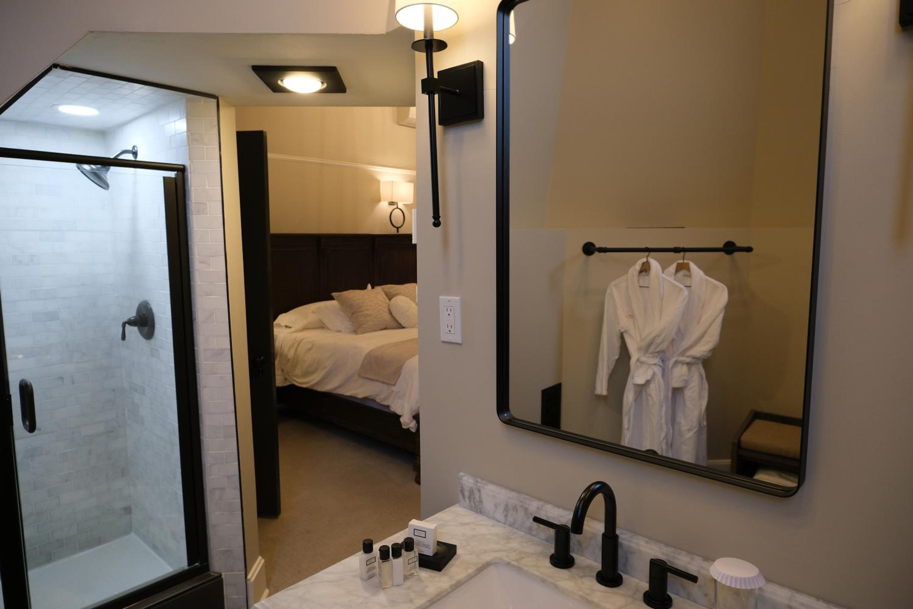 Superior King Room photo 3