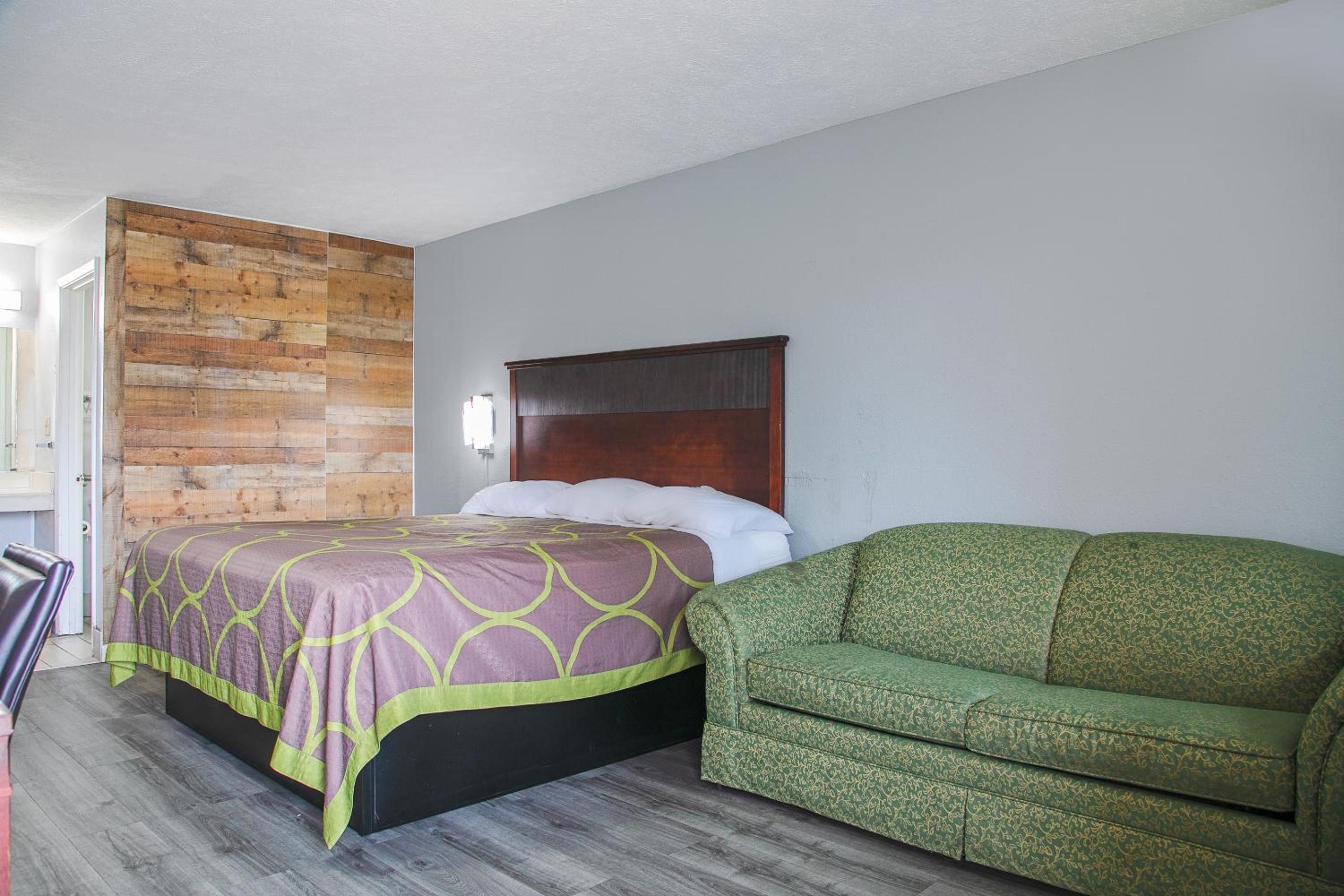 Queen Room - Disability Access photo 1