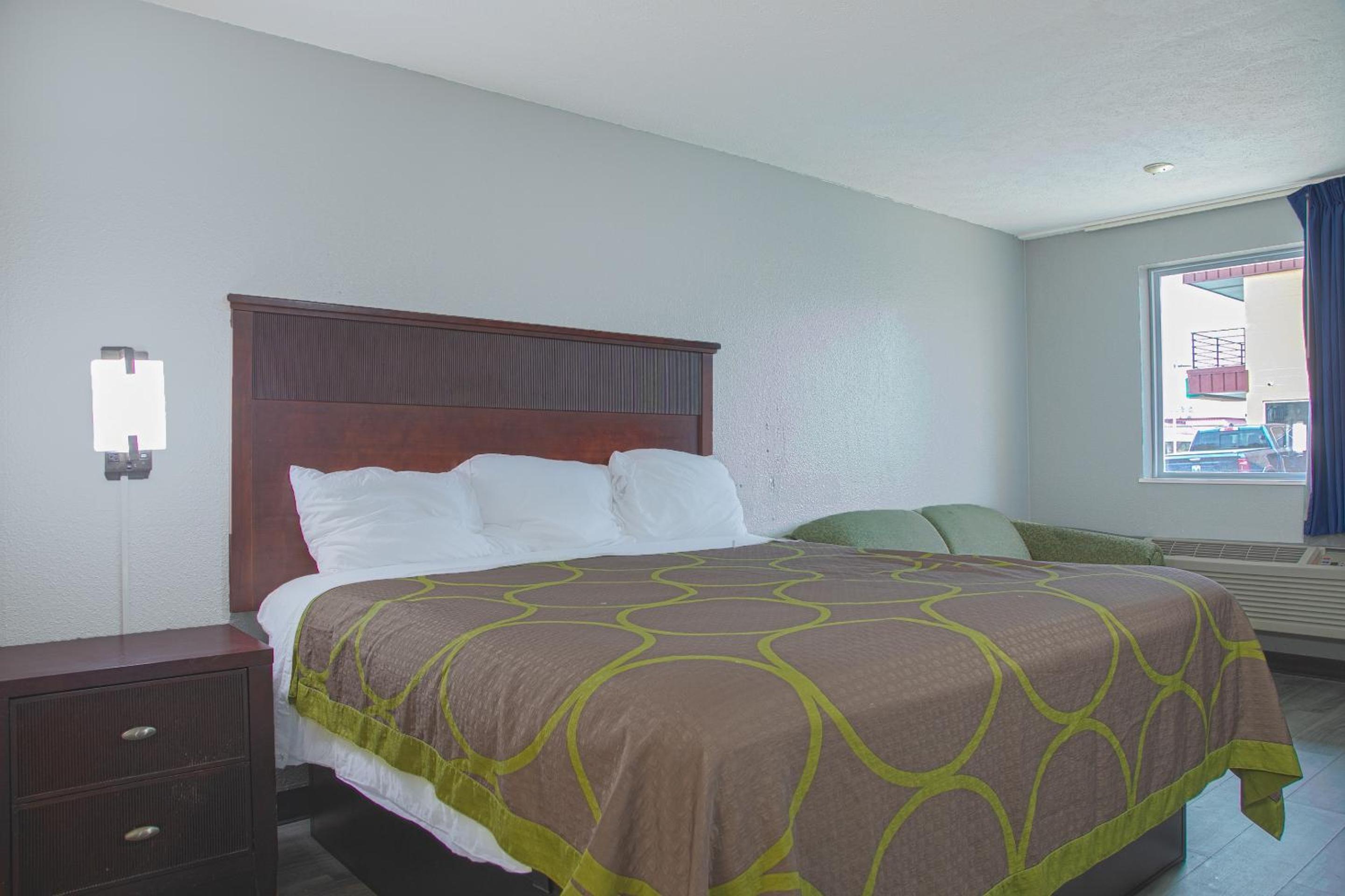 Queen Room - Disability Access photo 3