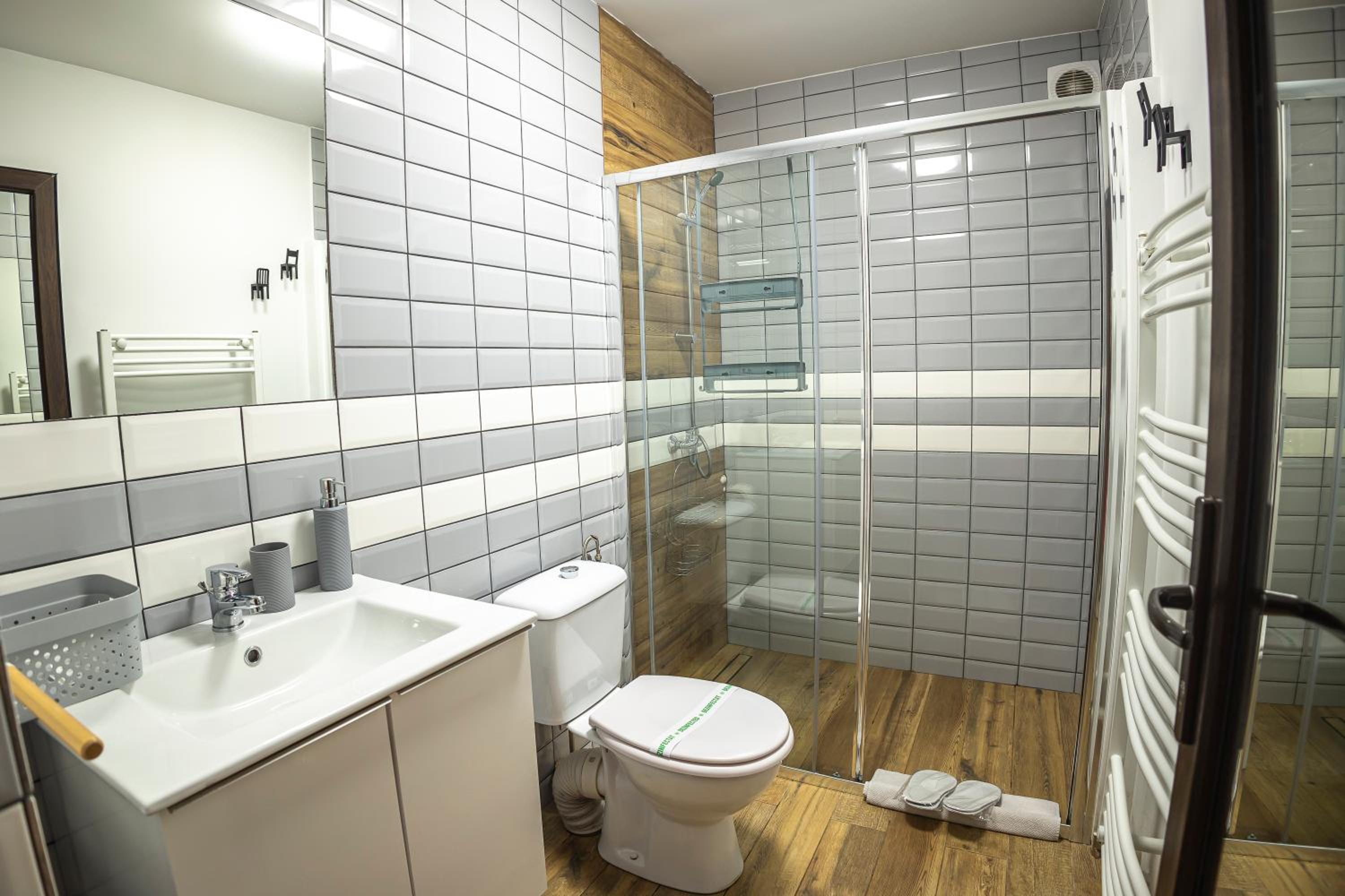 Double or Twin Room - Disability Access - Photo 10