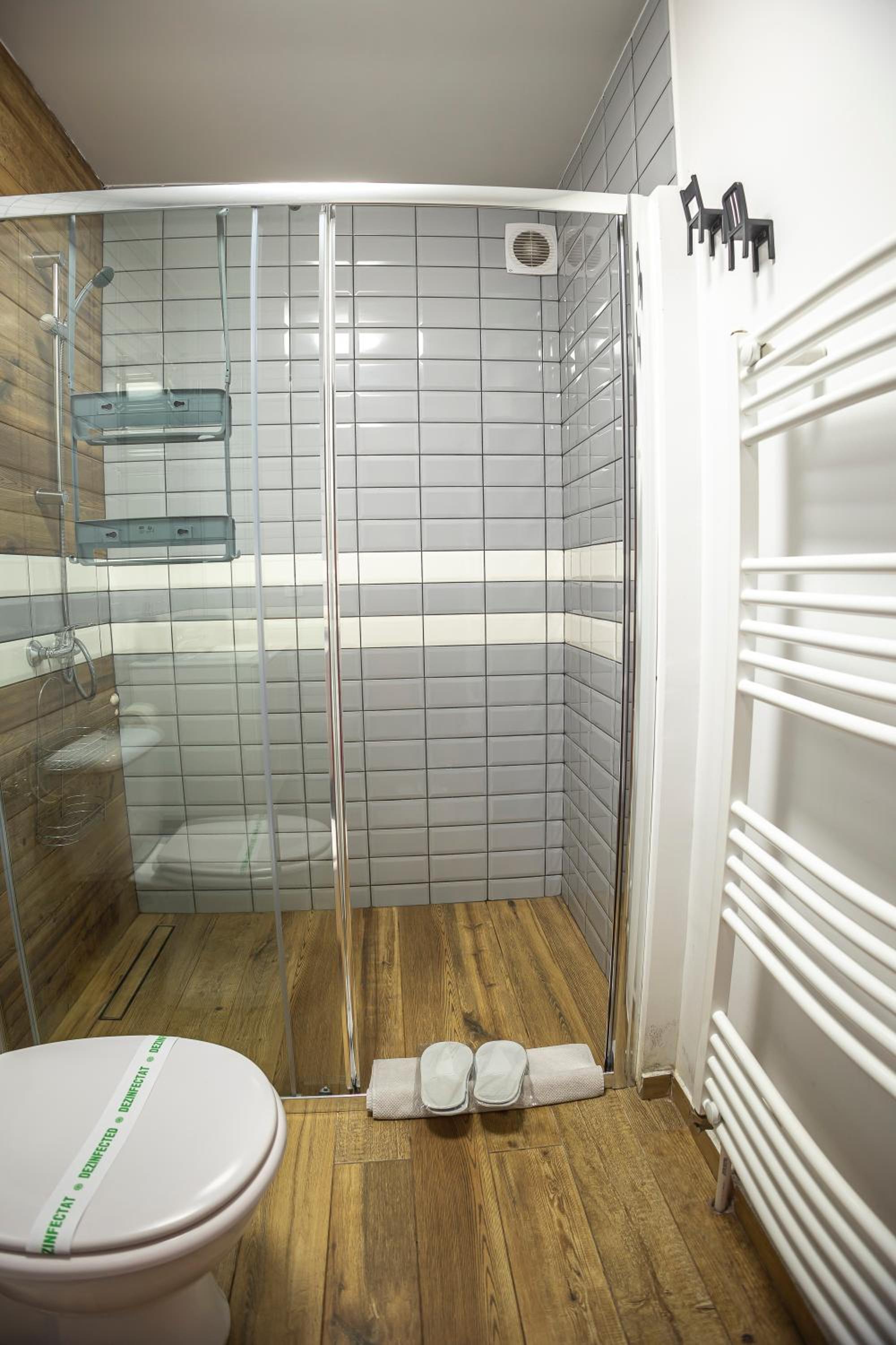 Double or Twin Room - Disability Access - Photo 9