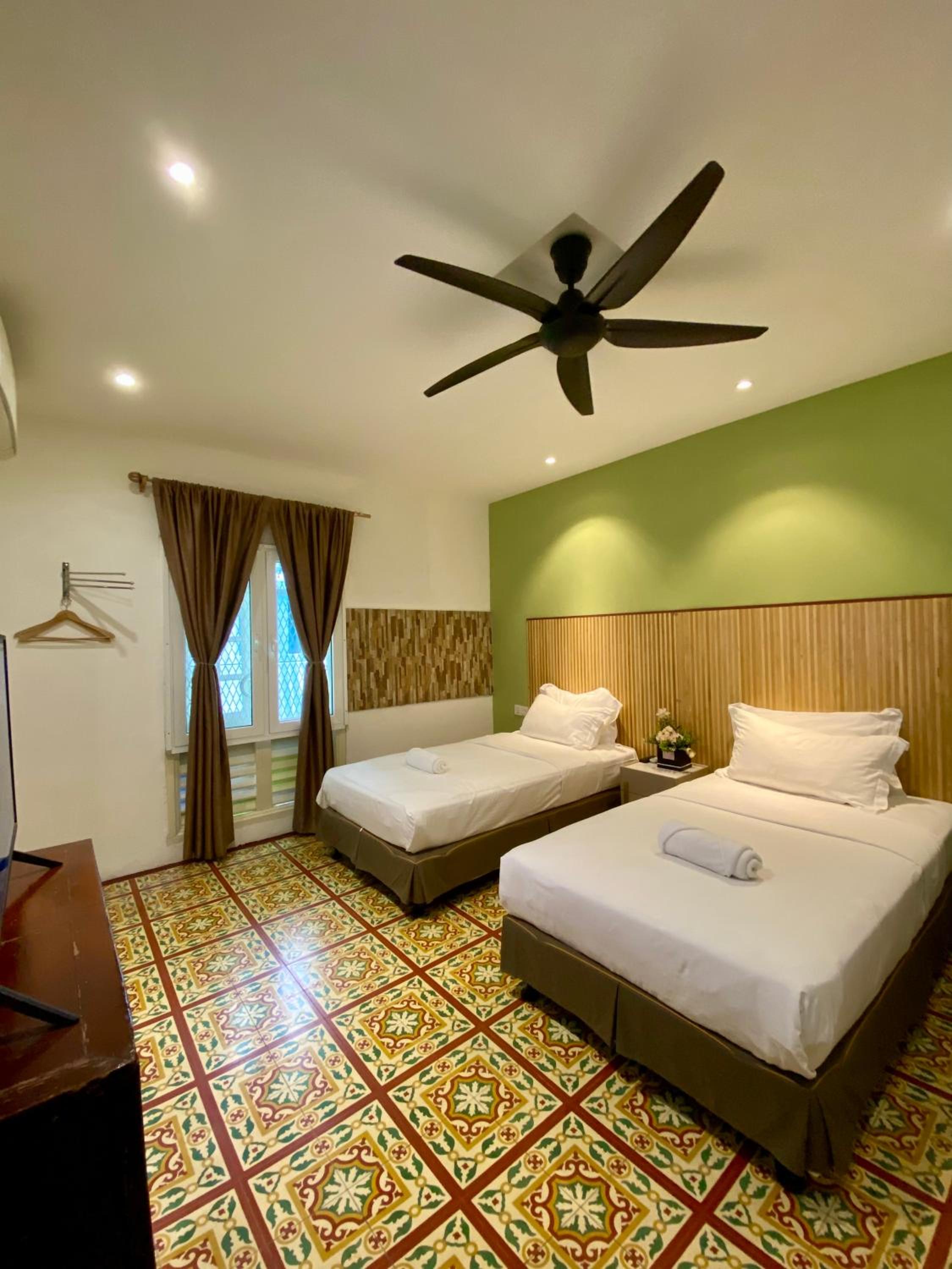 Deluxe Twin Room - Photo 9