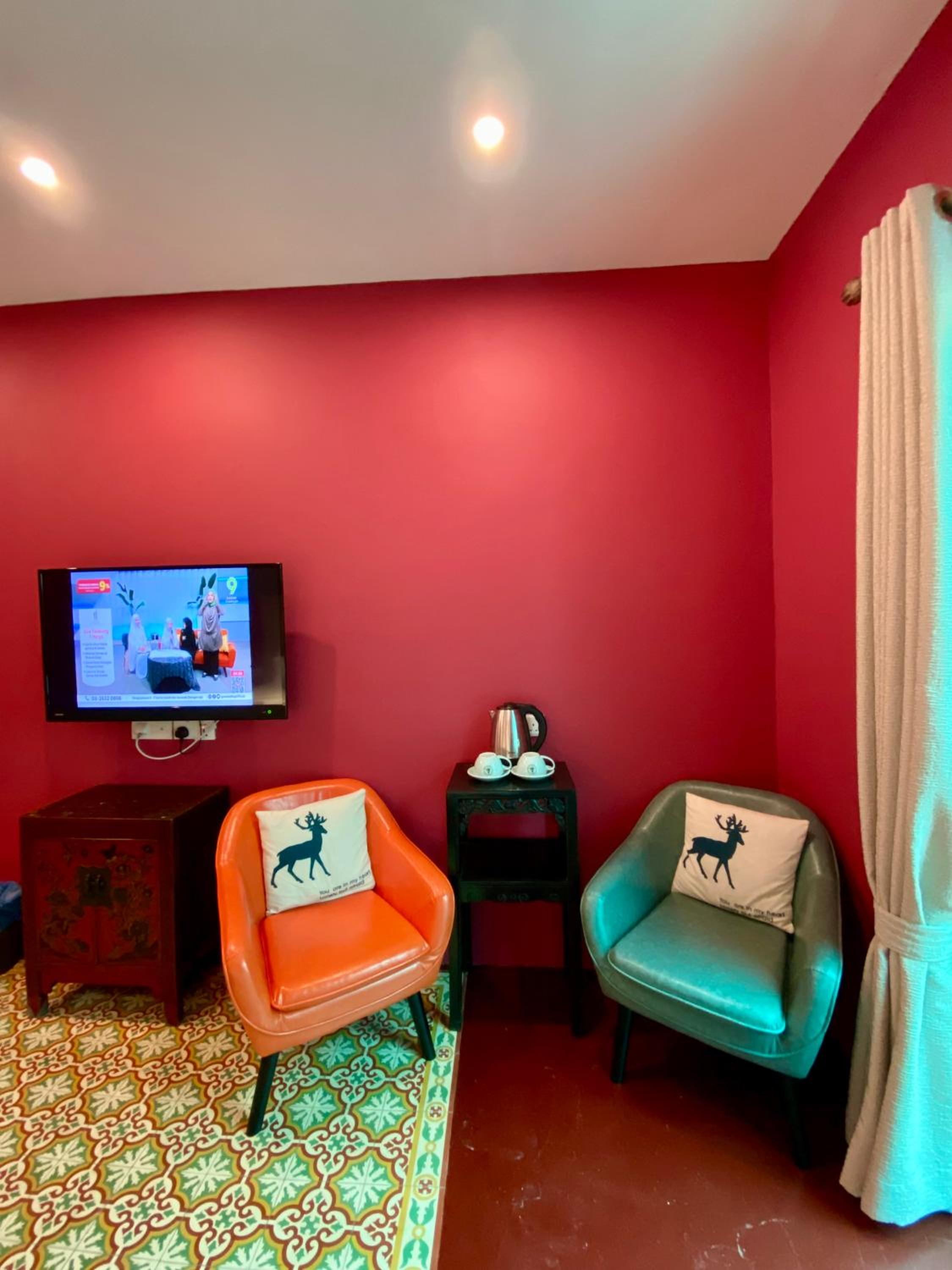 Twin Room with Balcony - Photo 7