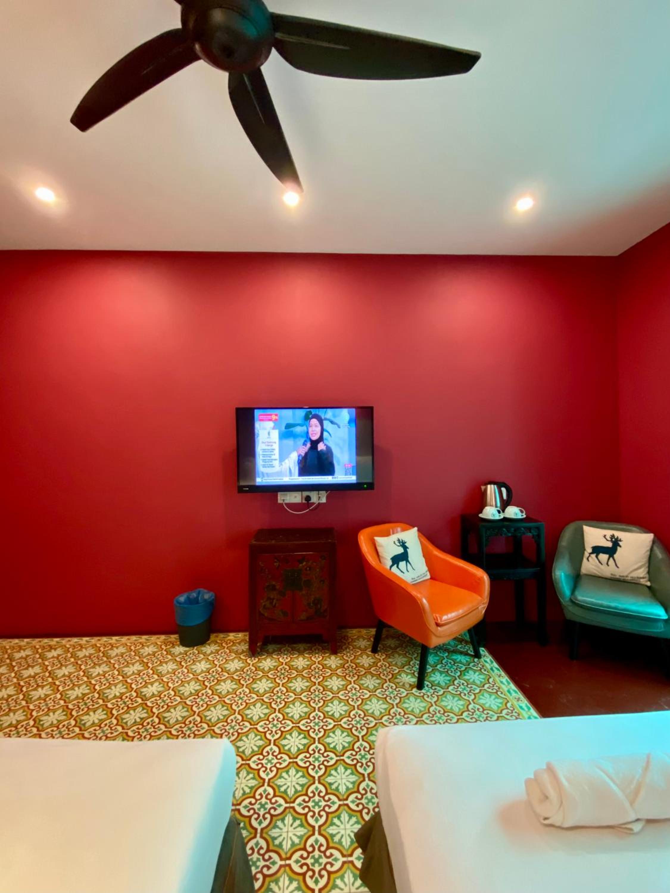 Twin Room with Balcony - Photo 10